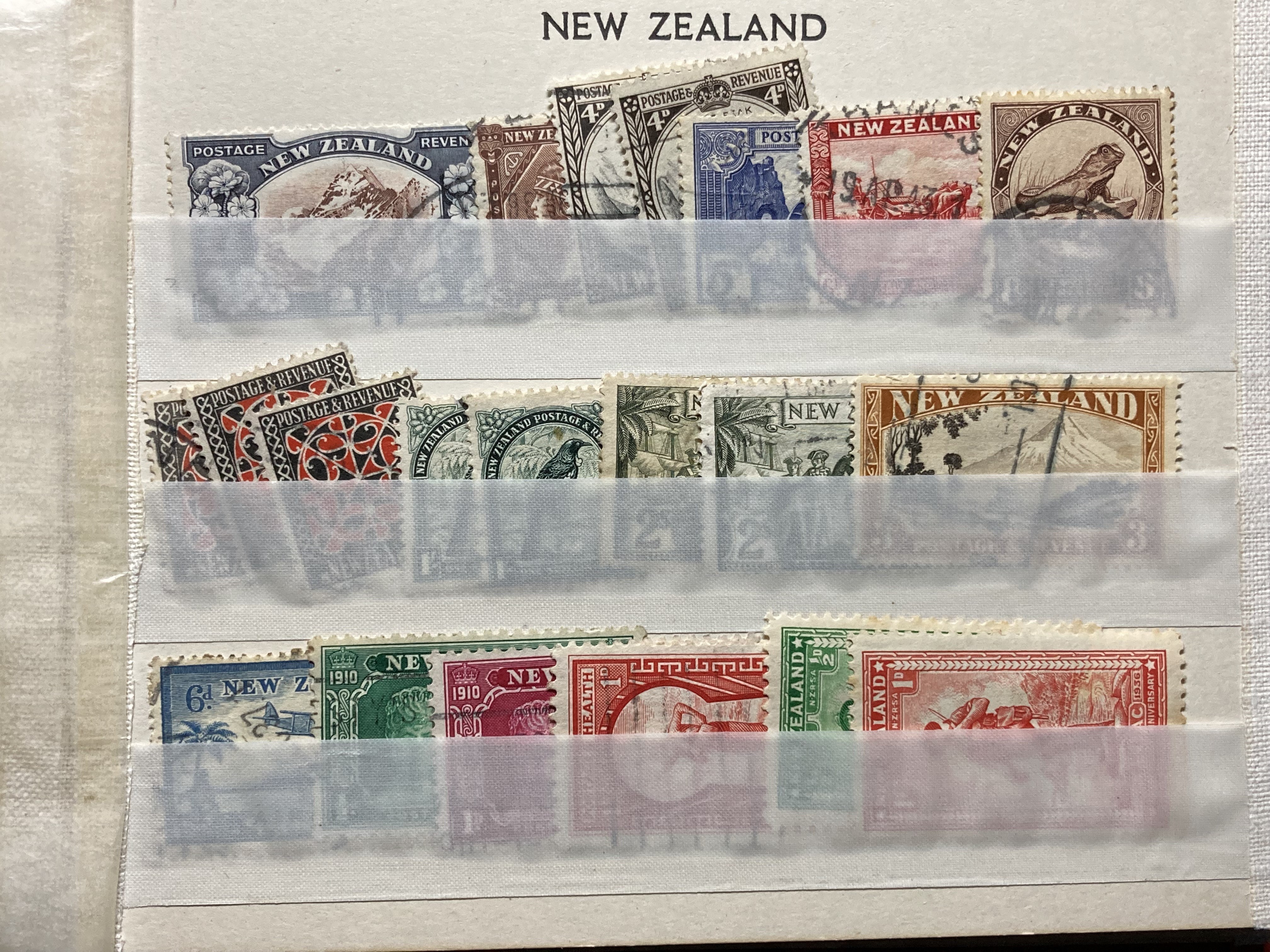 New Zealand stamps: Small stock book of mint and used on 10 pages of NZ & associated Pacific Islands - Image 7 of 11