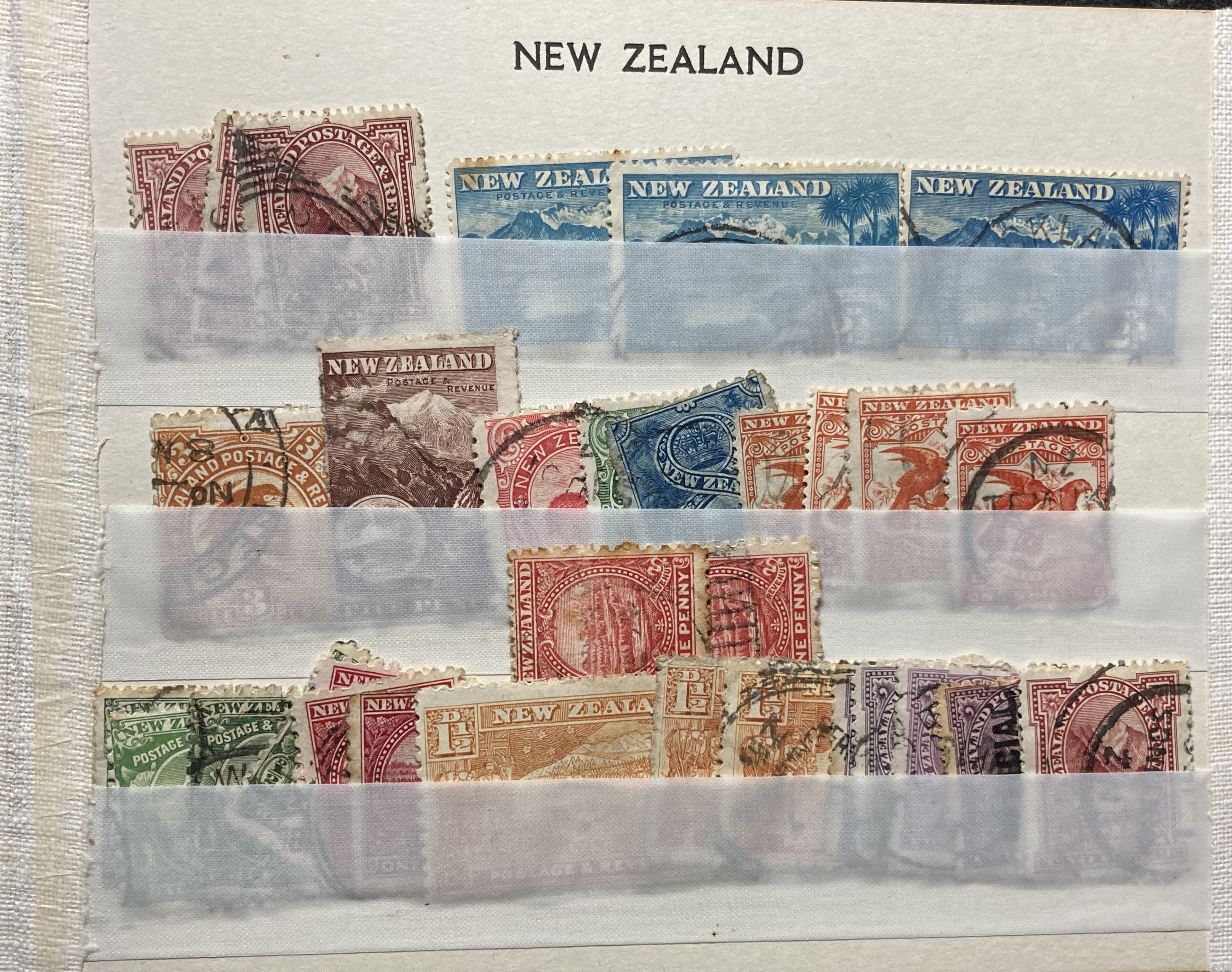 New Zealand stamps: Small stock book of mint and used on 10 pages of NZ & associated Pacific Islands - Image 3 of 11