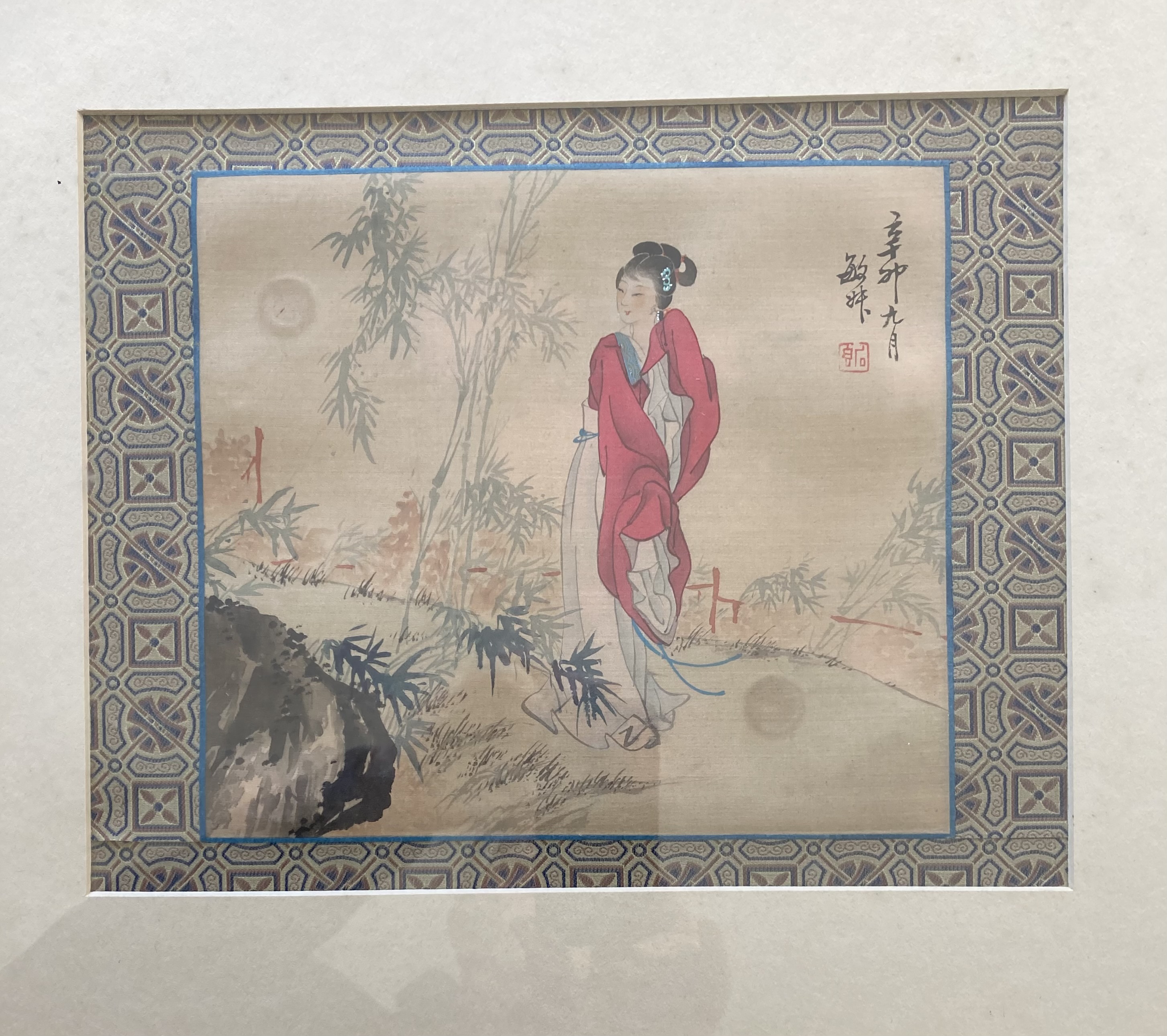 Chinese silk print of lady in red costume with inscription - Image 2 of 2
