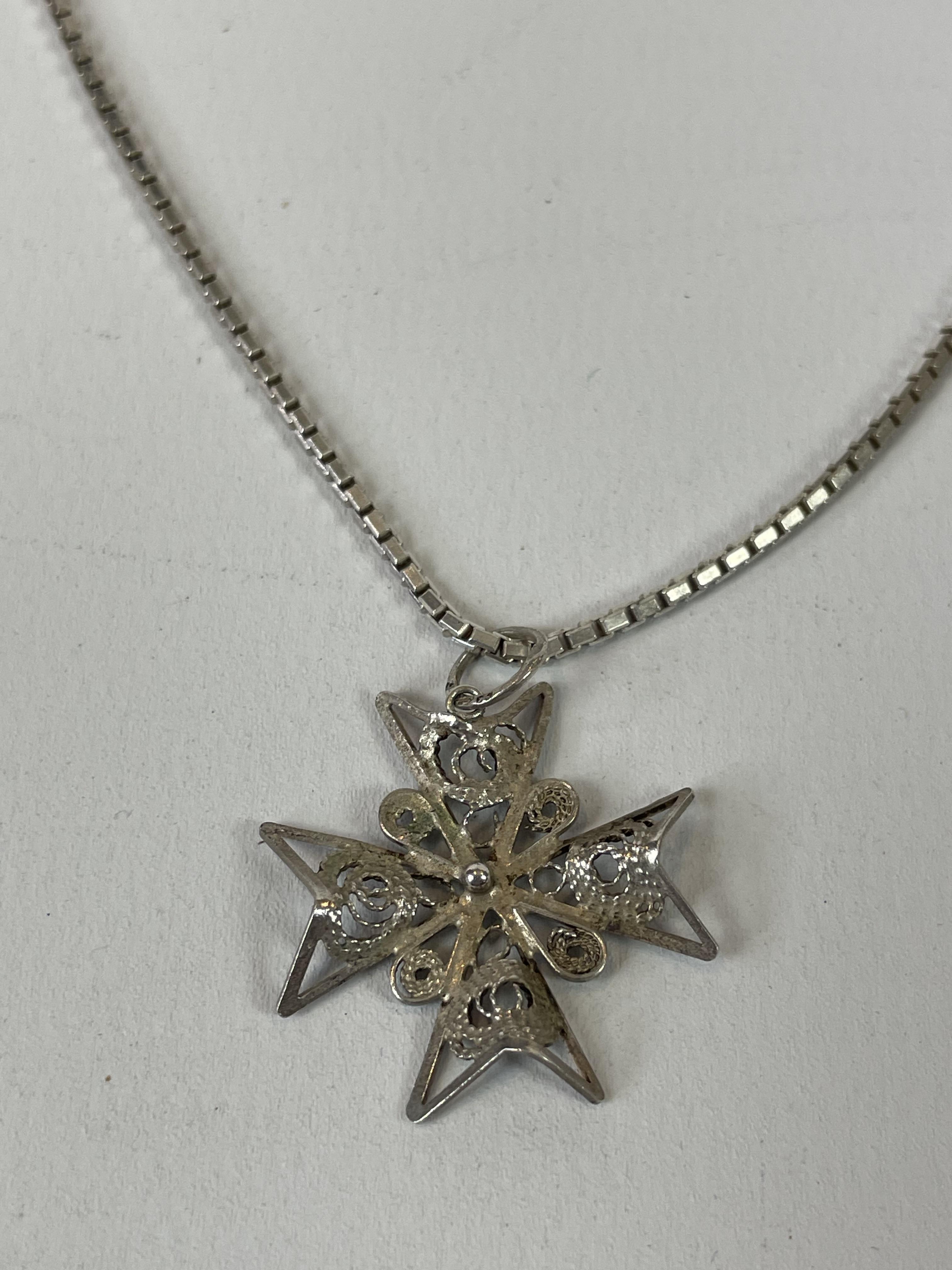Silver necklace with filigreecross pendant - Image 2 of 2