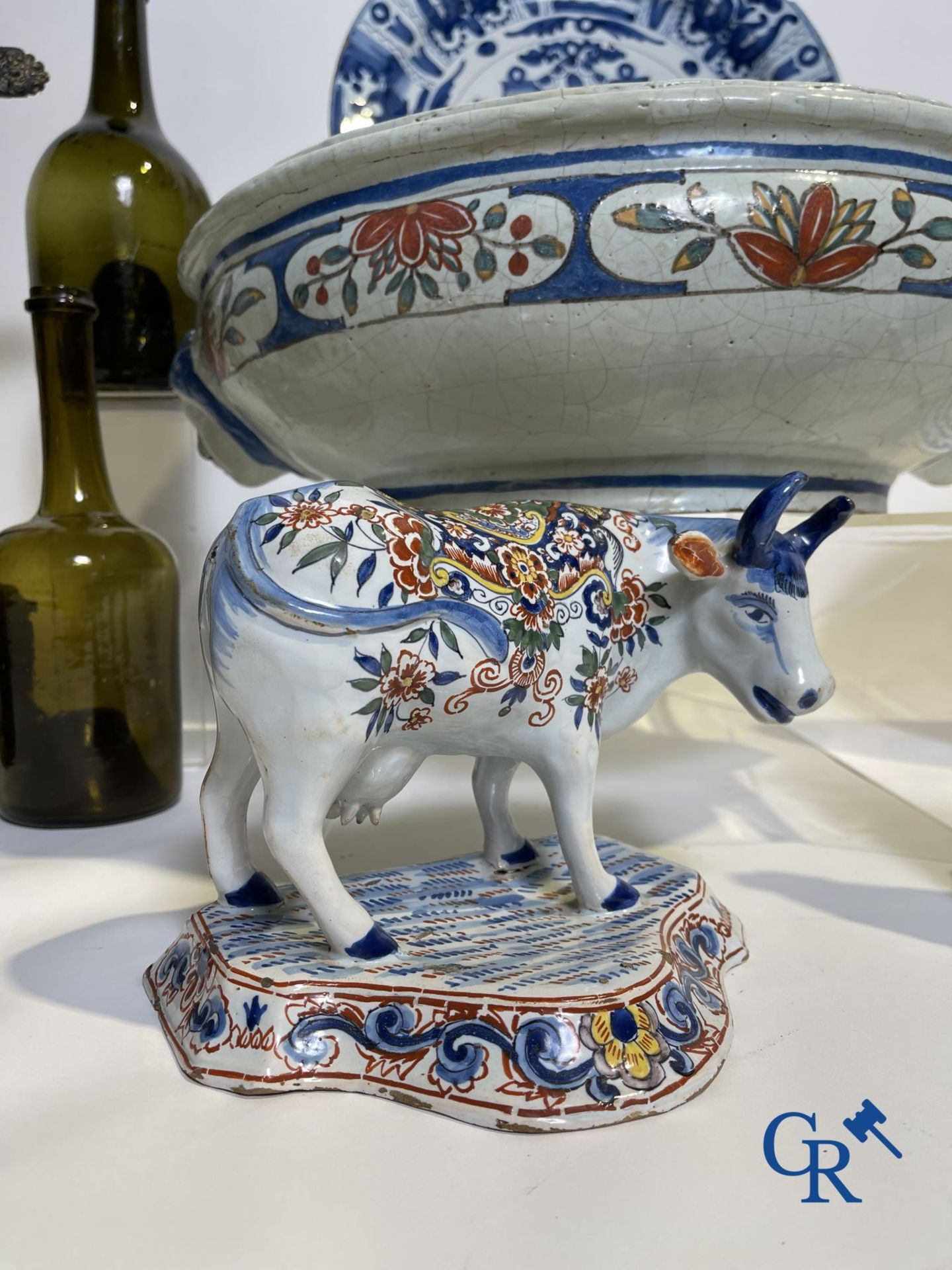 A part of a North French fountain and various pieces in faience and various antiques. - Image 4 of 22