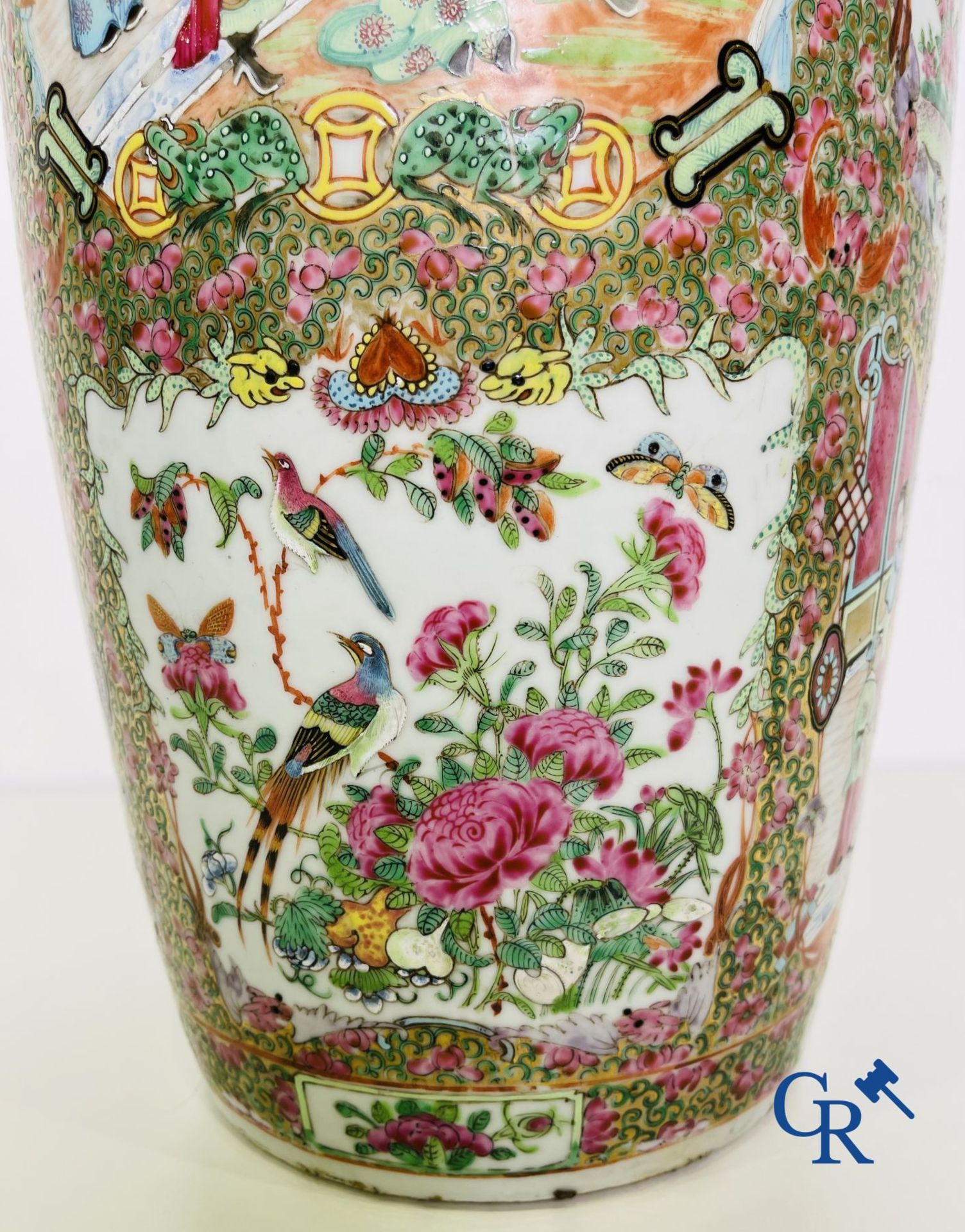 Chinese porcelain: A Chinese canton famille rose vase. - Bild 10 aus 24