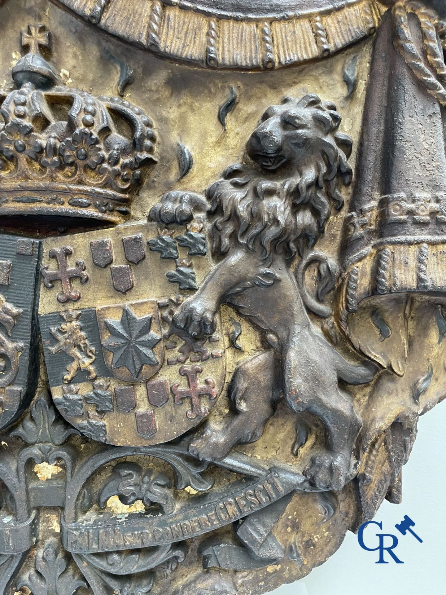 Exceptionally Royal Coat of Arms in dented and polychrome cast iron. the Netherlands, 19th century. - Image 7 of 13