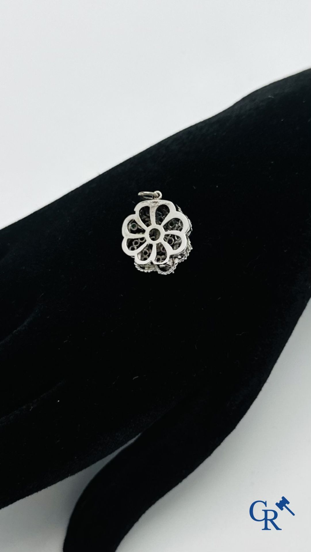 Jewellery: Pendant in white gold 18K (750°/00) set with ruby and emerald. - Image 3 of 3