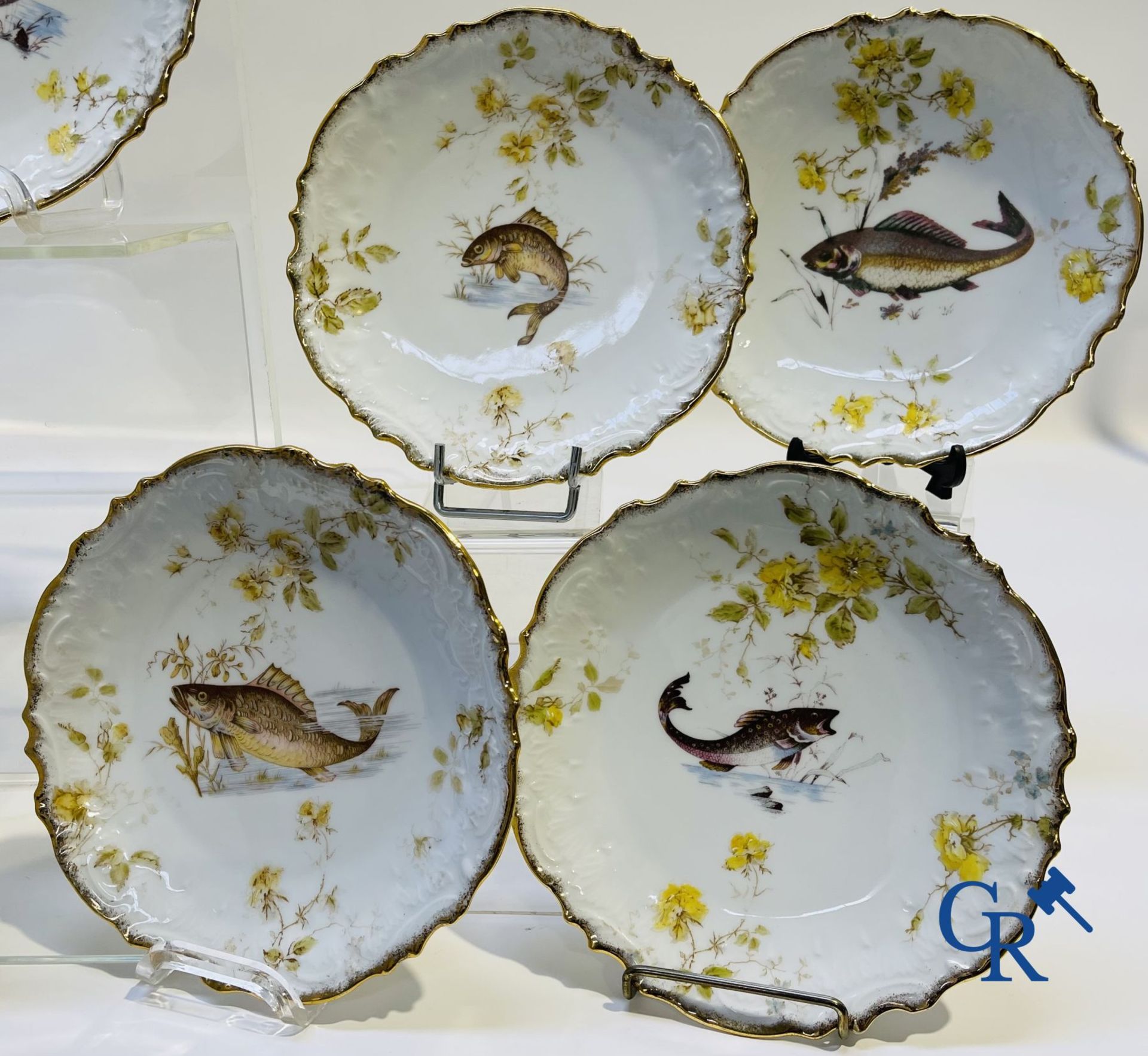 Extraordinary tableware in Brussels porcelain with a theme of freshwater fish. - Bild 10 aus 17