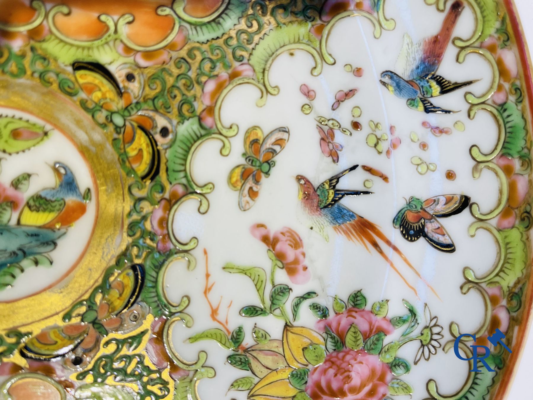 Chinese porcelain: 16 pieces of 18th and 19th century Chinese porcelain. - Image 26 of 33