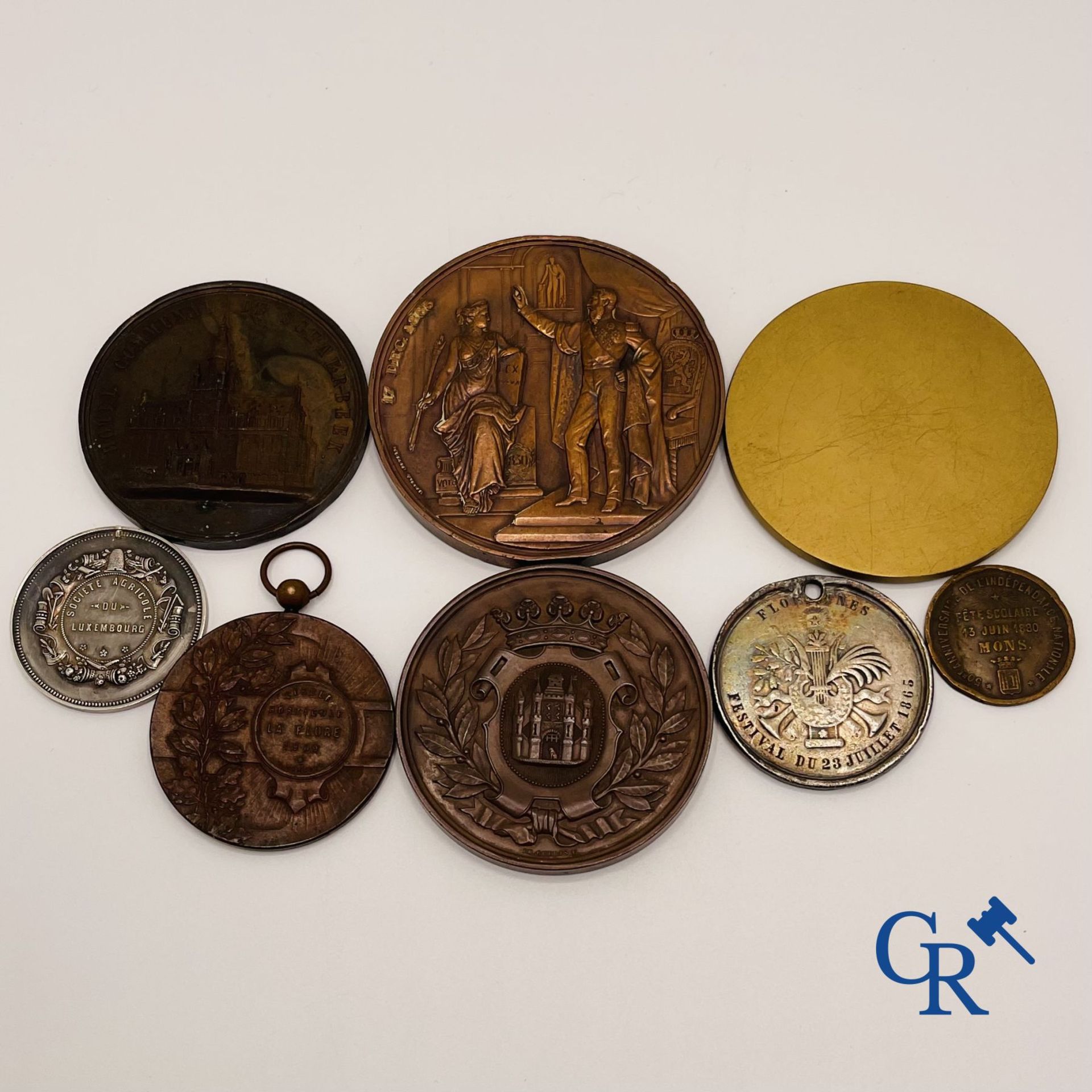 Commemorative Medals: Lot of 8 medals depicting Belgian monarchs. - Image 2 of 2