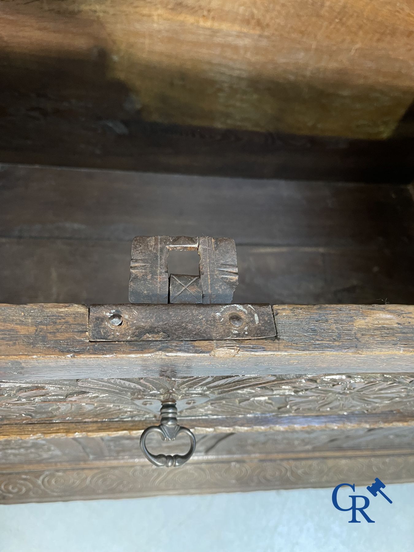 Furniture: Large sculpted oak chest. England, dated 1810. - Image 7 of 19