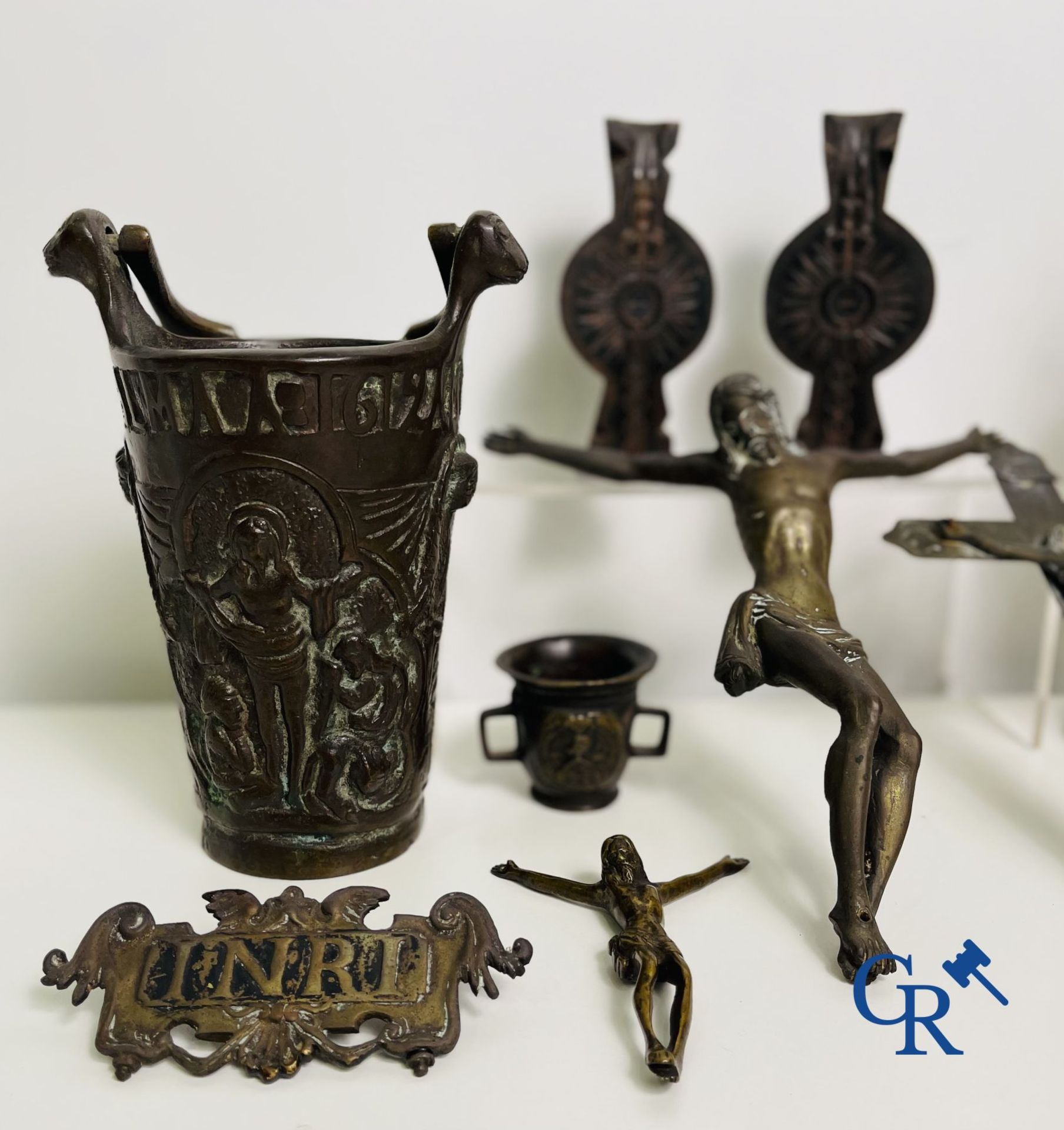 A lot with various religious objects in bronze and metal: corpuses, mortar, etc. 17th-18th-19th cent - Bild 5 aus 18