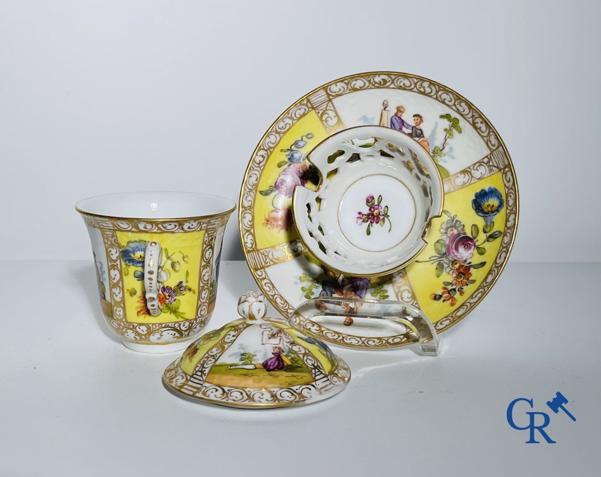 Porcelain: Meissen: 2 "tasses trembleuses". - Image 7 of 7