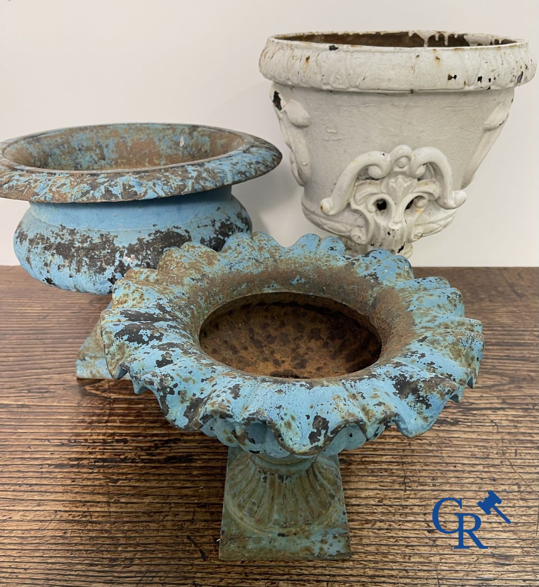 4 cast iron garden vases. - Image 6 of 9