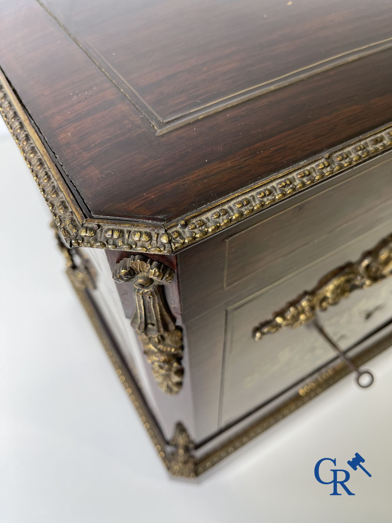 An imposing rosewood liqueur case with bronze fittings and inlays in Boulle style. 19th century. - Image 8 of 13