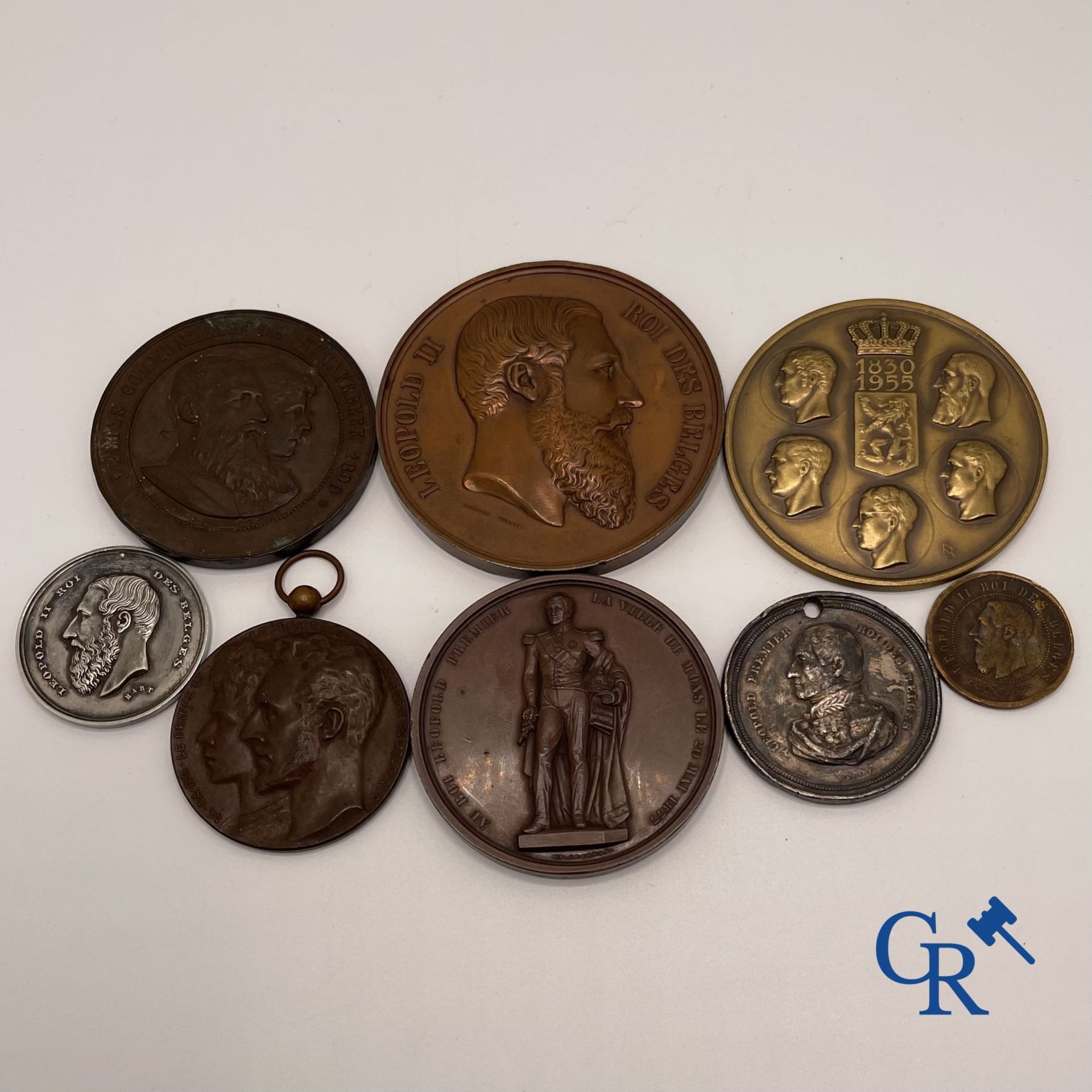 Commemorative Medals: Lot of 8 medals depicting Belgian monarchs.