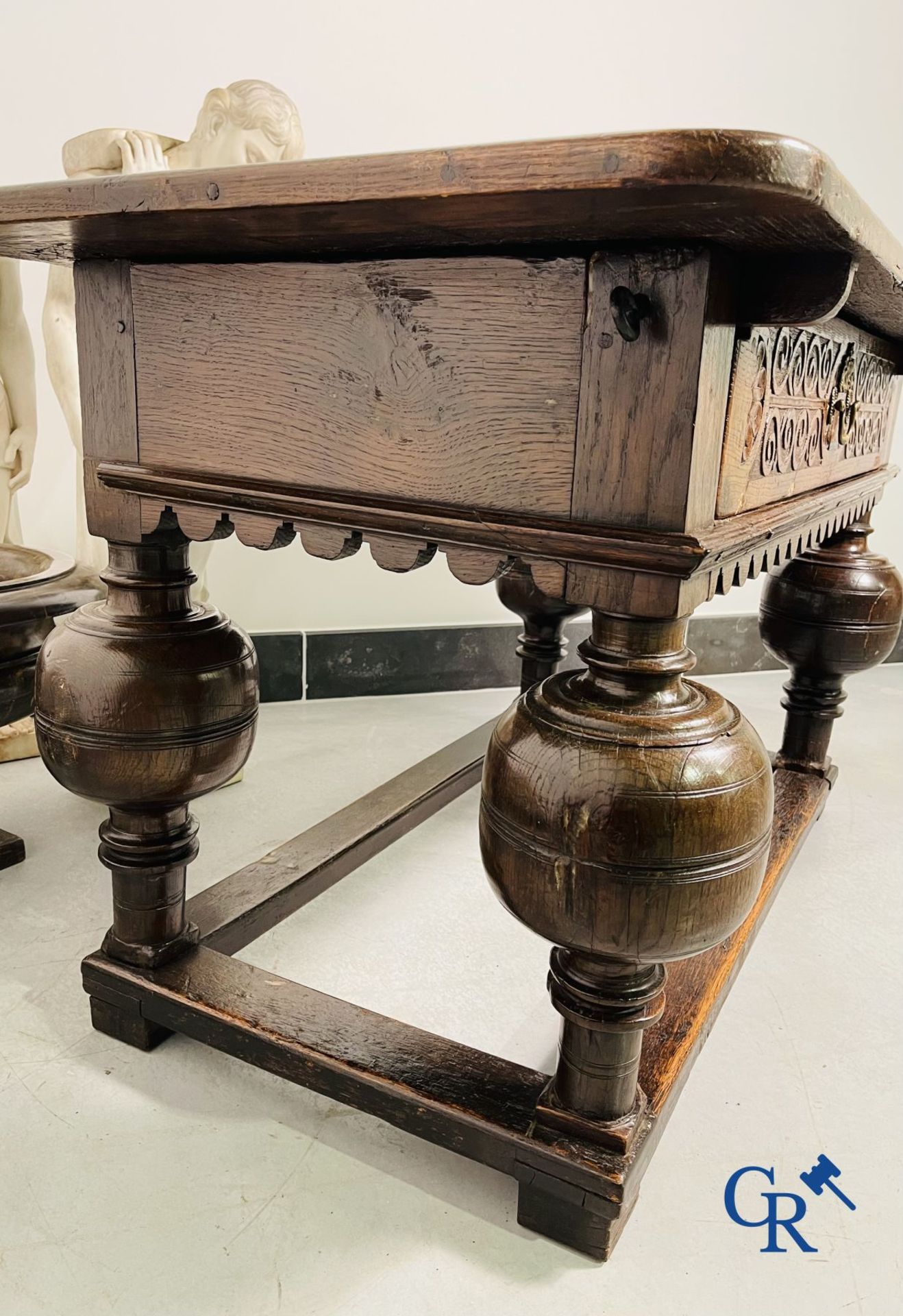 Furniture: An oak table with drawer. 17th - 18th century. - Bild 7 aus 16