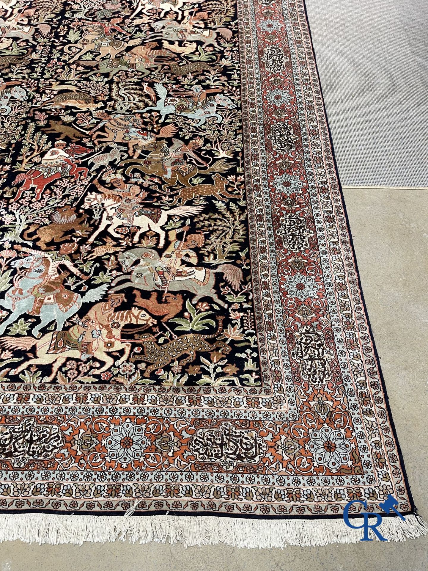 Carpets: Ghoum: Large silk carpet with hunting scenes. Wool and silk. - Bild 10 aus 10