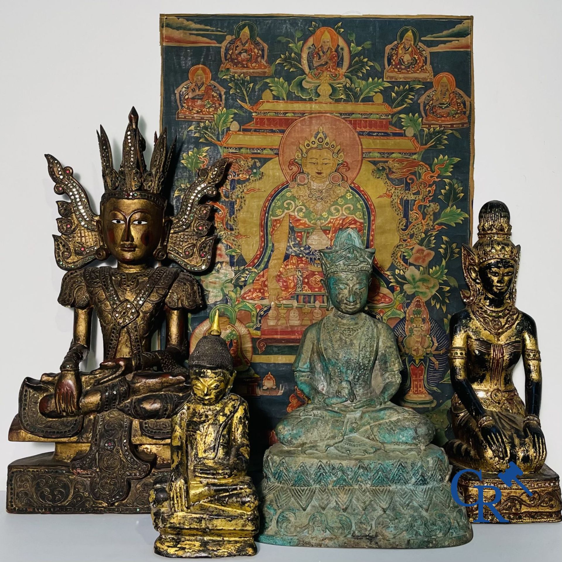 Asian Art: a lot consisting of 4 statues and a thangka. - Image 18 of 18
