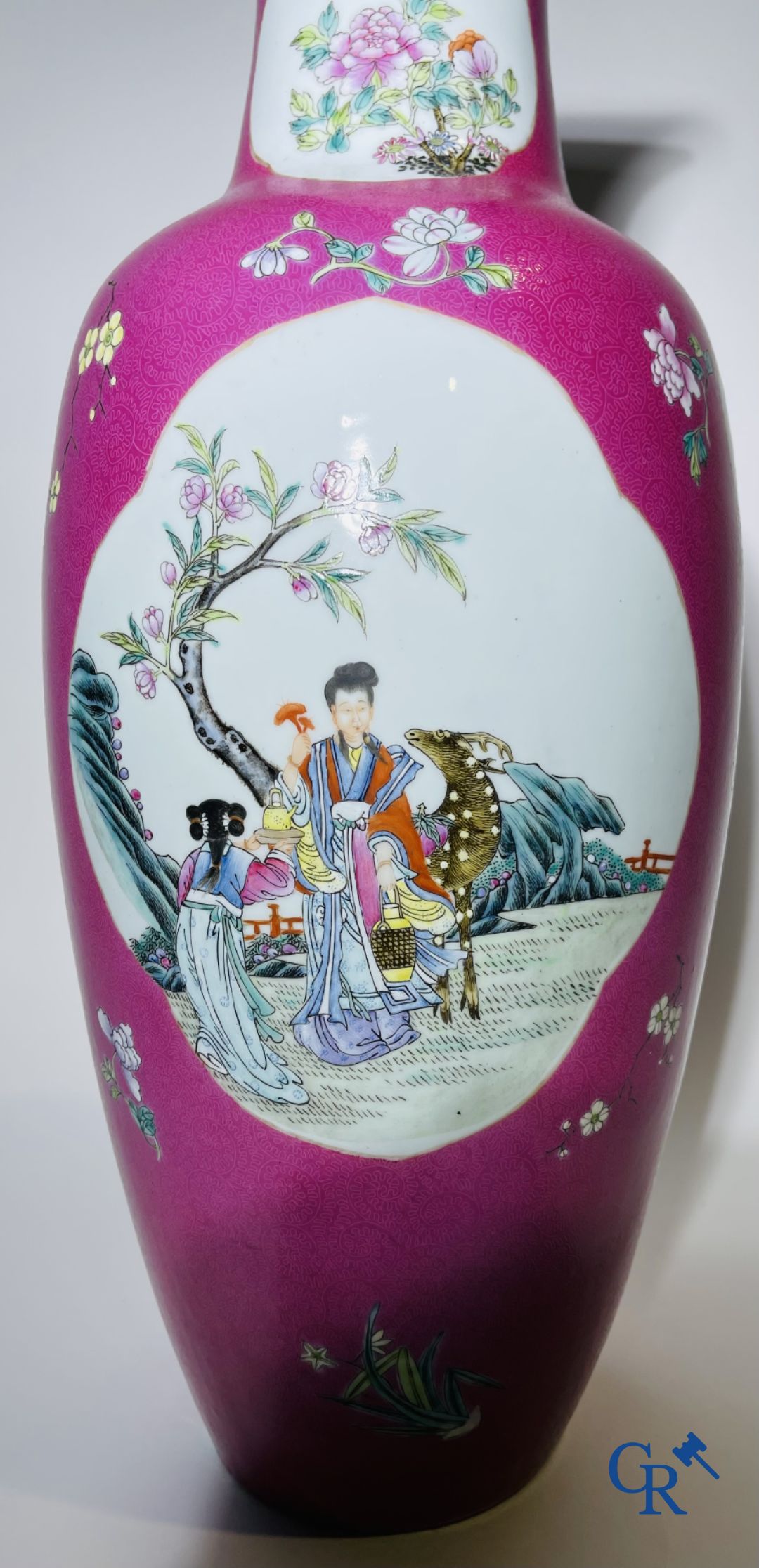 Chinese porcelain: A fine famille rose vase decorated on a red ruby background in sgraffito techniqu - Image 11 of 23