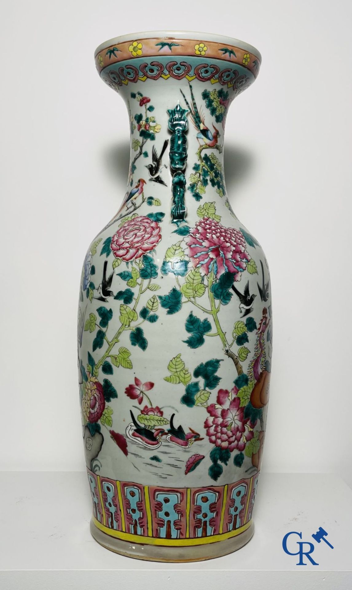 Asian Art: Vase in Chinese famille rose porcelain with decor of birds and peonies. 19th century. - Bild 7 aus 12