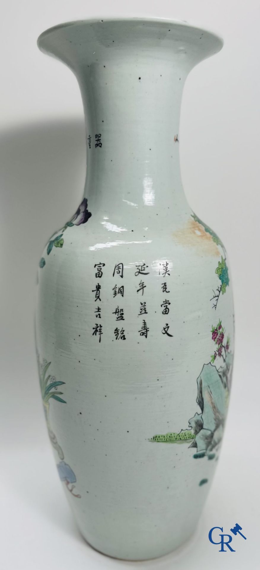 Chinese Porcelain: Chinese vase with a double decor of characters and antiques. - Bild 11 aus 17
