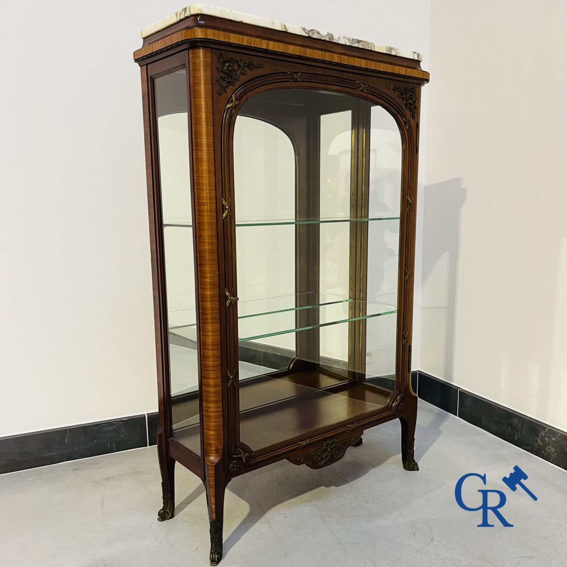 Display cabinet in LXVI style with bronze fittings. period 1900-1920 - Image 2 of 17