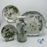 Chinese porcelain: Lot of 4 pieces in Chinese porcelain. 19th - 20th century.