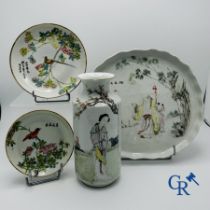 Chinese porcelain: Lot of 4 pieces in Chinese porcelain. 19th - 20th century.