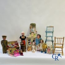 Toys: antique dolls: A lot of diverse toys.