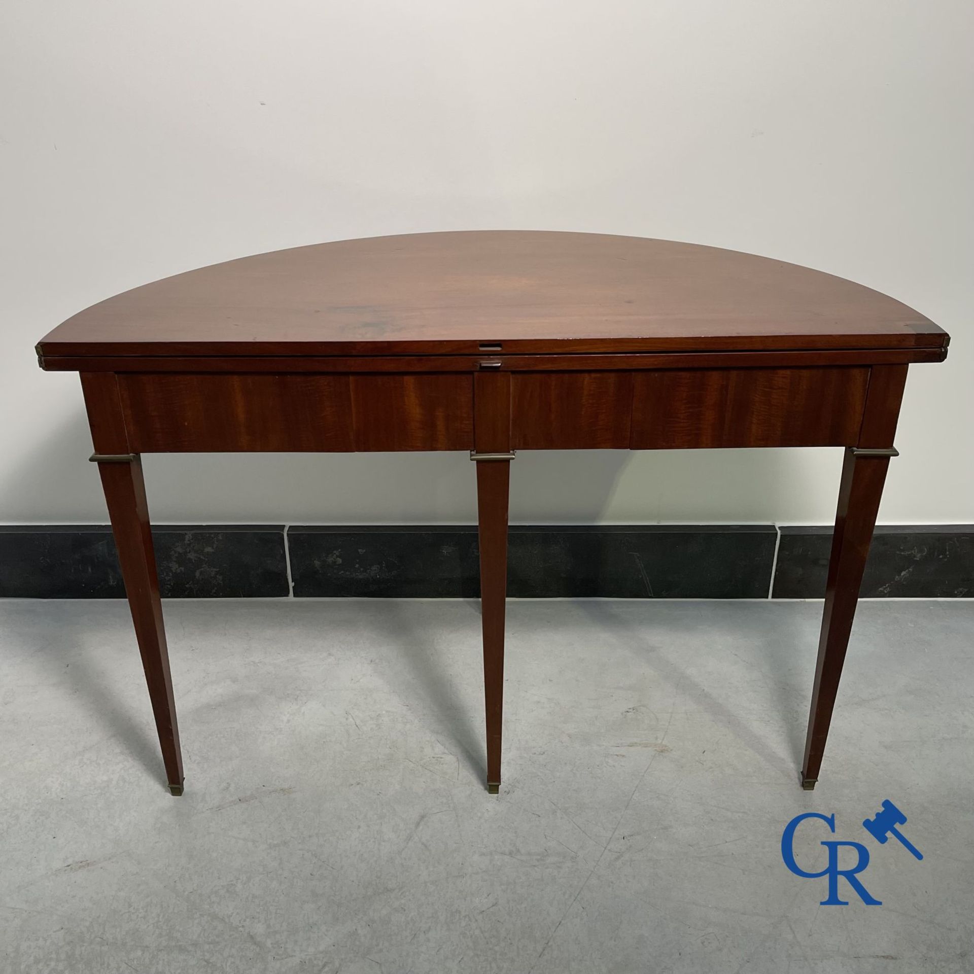 Furniture: fold-out crescent-shaped mahogany table. Directoire period. - Bild 4 aus 9