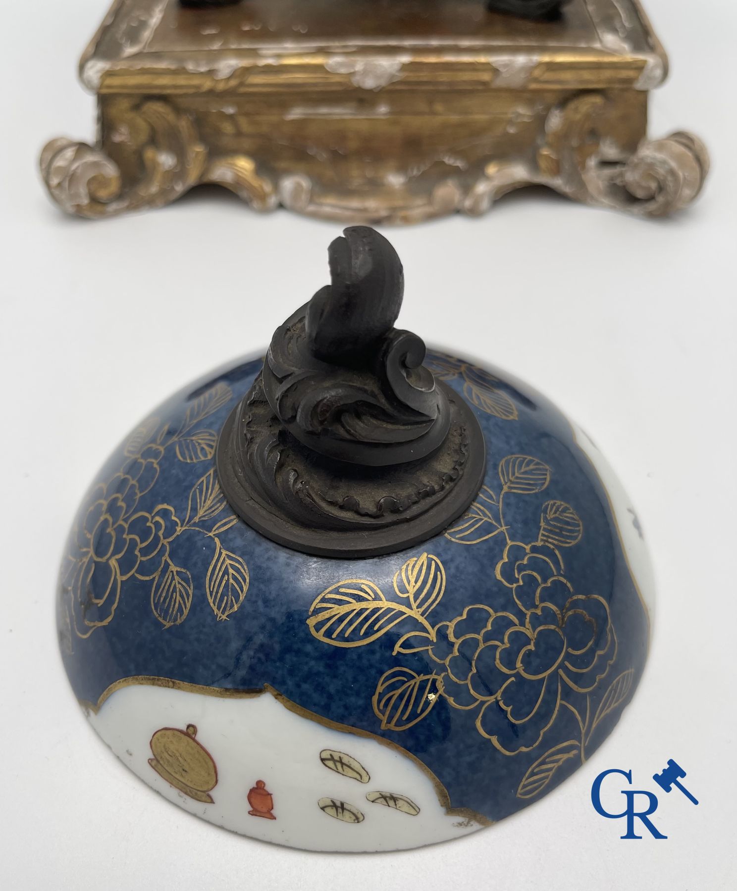 A porcelain table fountain with bronze fittings. - Image 11 of 13