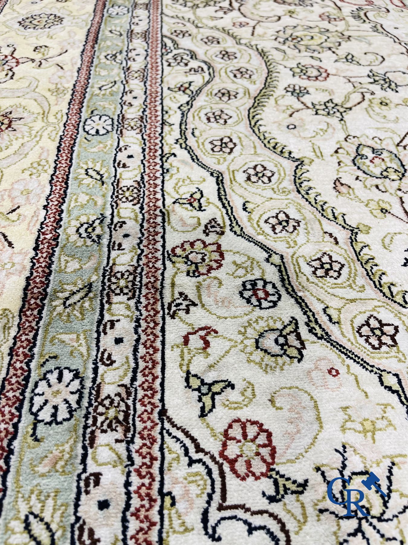 Oriental carpets: Hereke. Large carpet in silk. - Image 8 of 10