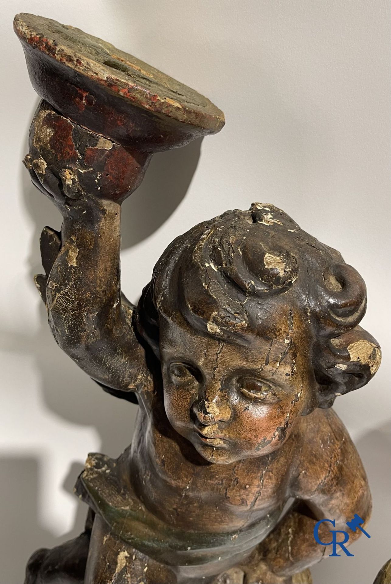 Wooden sculptures: A pair of wood-carved and polychrome 18th century angels. - Image 10 of 16