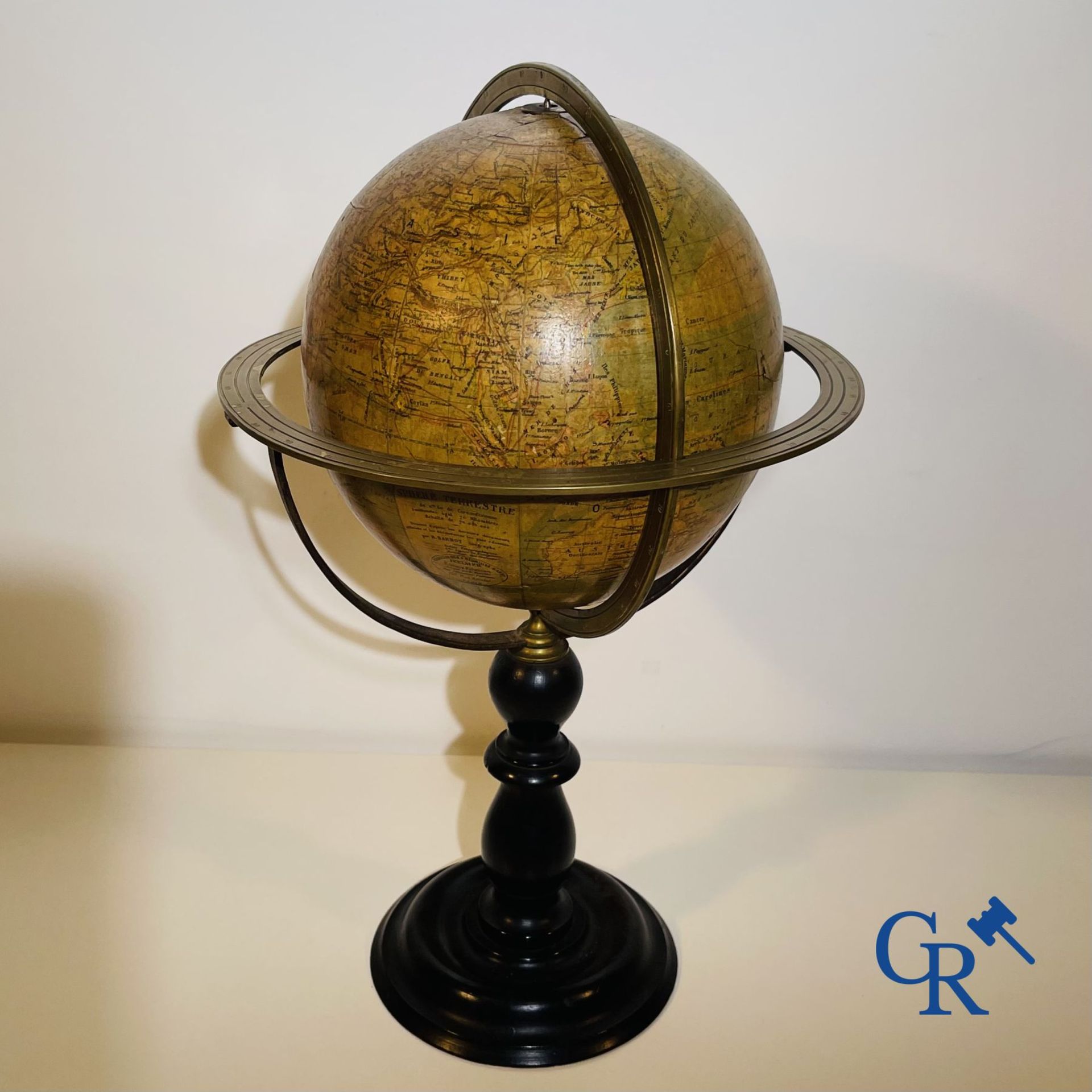 An antique globe with meridian circle on a black lacquered wooden base. 19th century. - Bild 2 aus 10