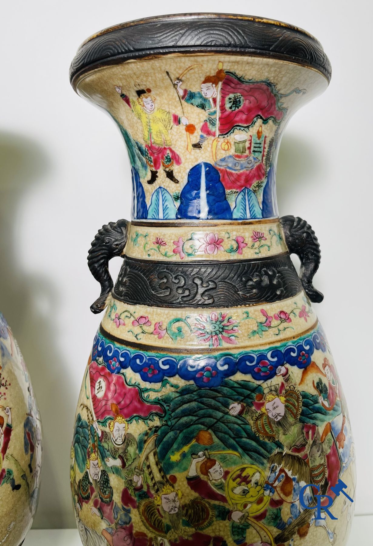Asian Art: A pair of Chinese Nanking vases with famille rose decor. - Image 5 of 23