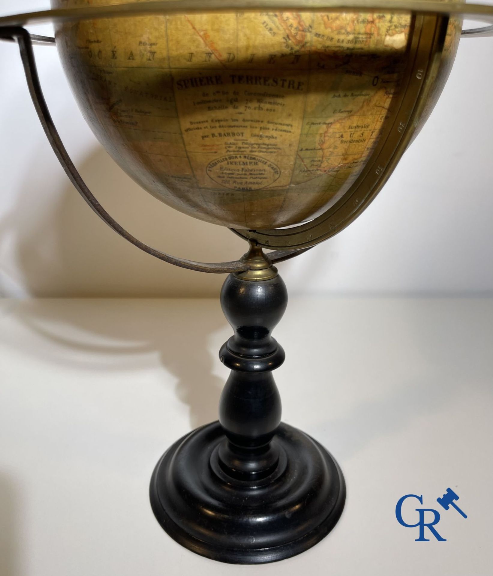 An antique globe with meridian circle on a black lacquered wooden base. 19th century. - Bild 6 aus 10