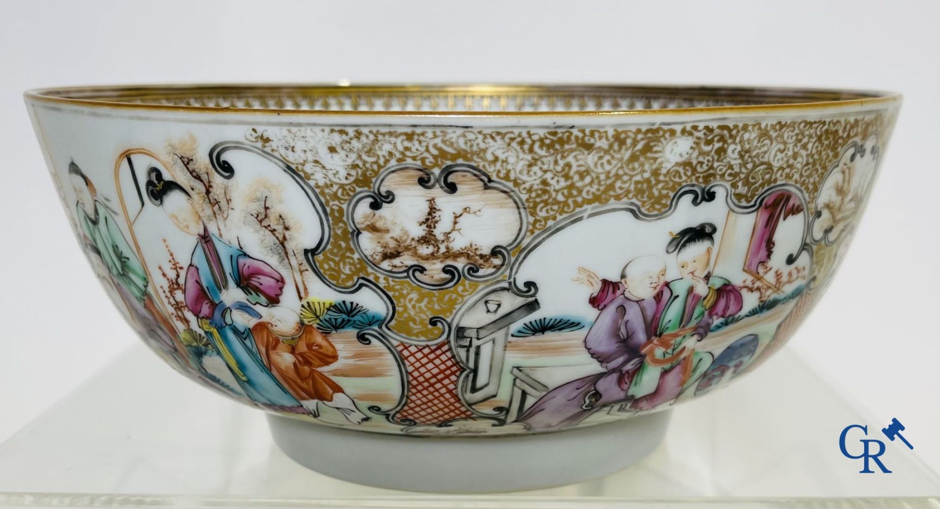 A large Chinese famille rose mandarin bowl, a famille rose cup and saucer and a figurine in blanc de - Bild 5 aus 25