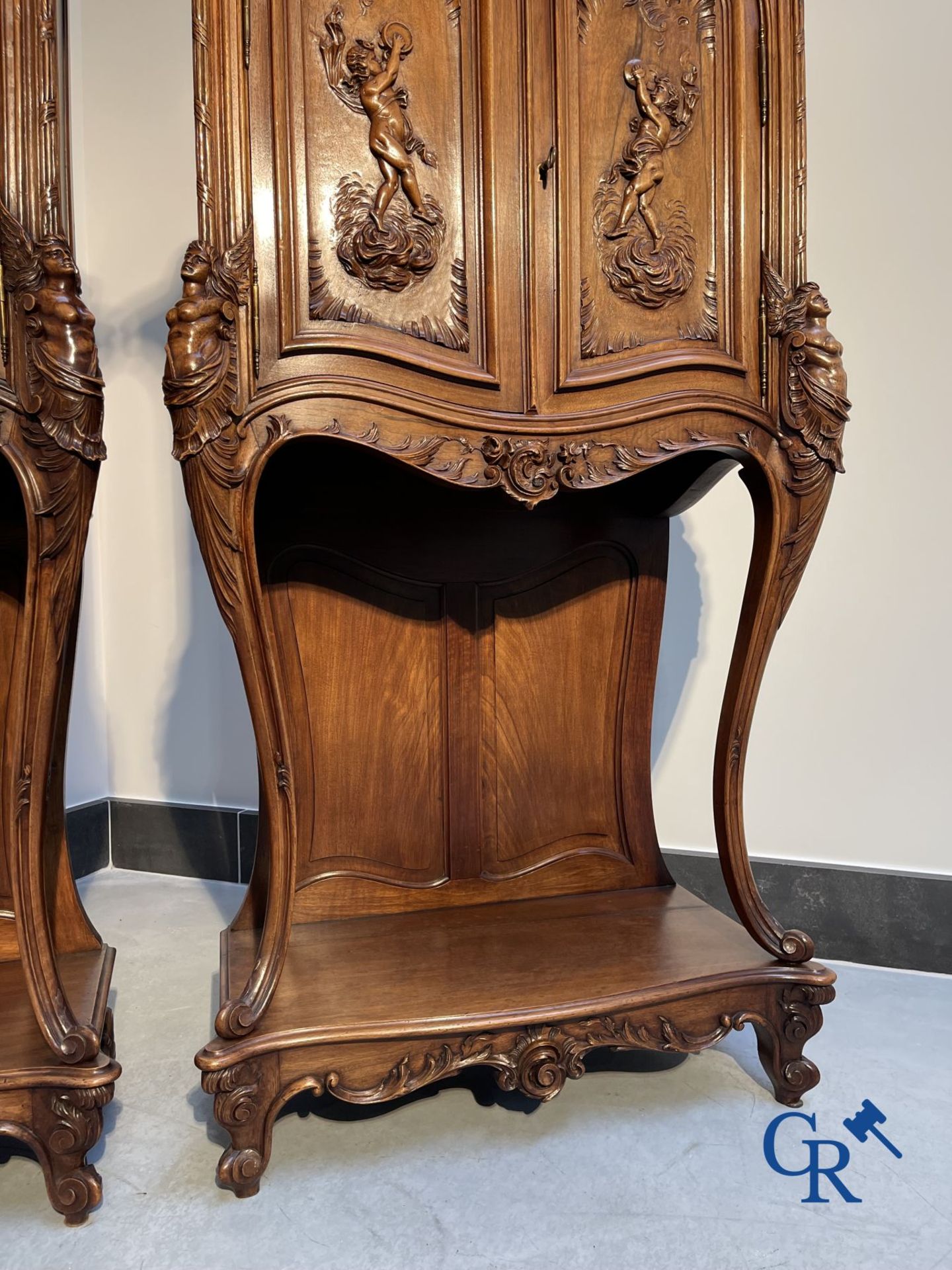 Furniture: A pair of finely carved furniture. LXV style. - Image 8 of 15