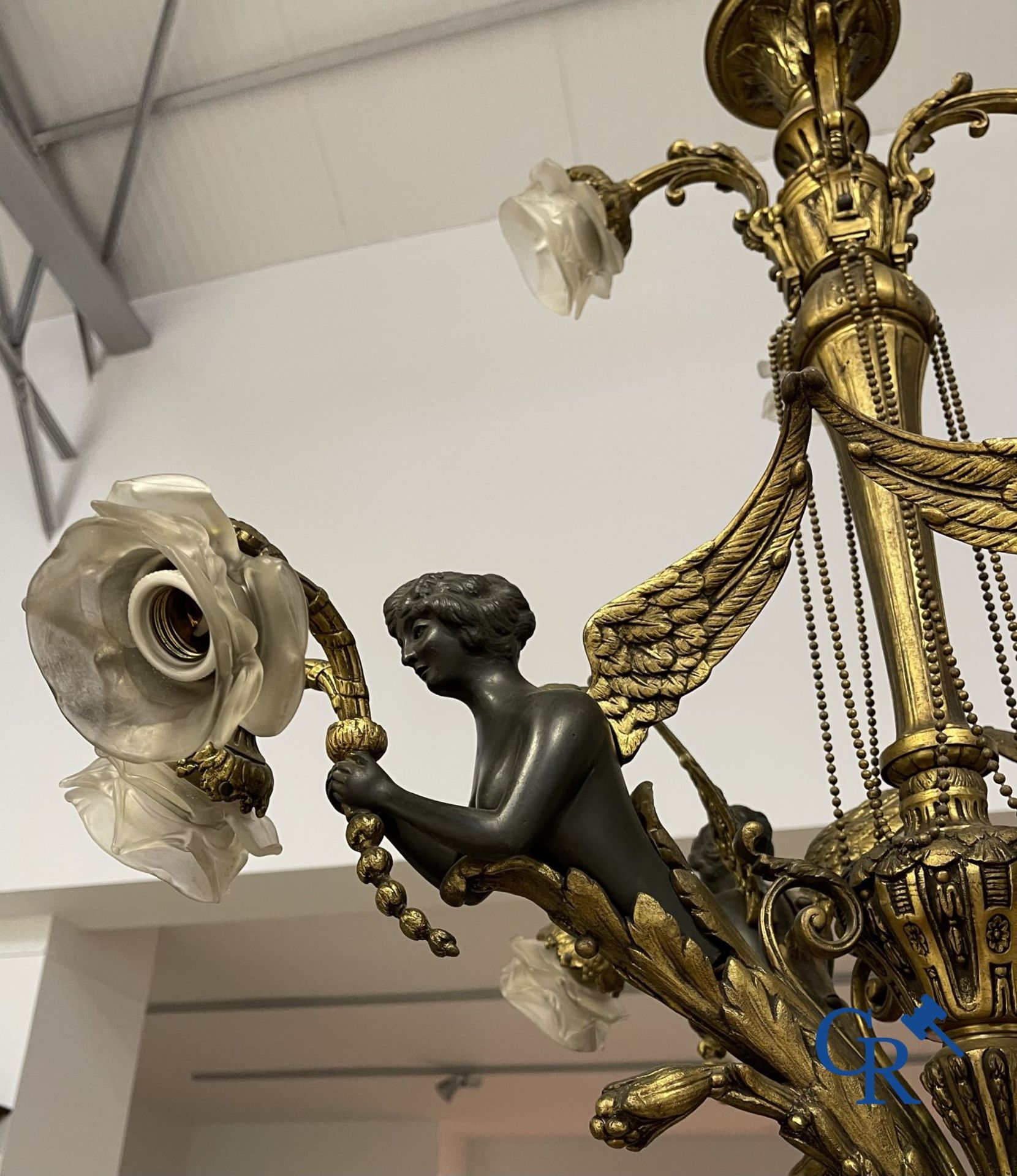 Chandelier: A large bronze chandelier in empire style. Period 1920. - Image 4 of 5
