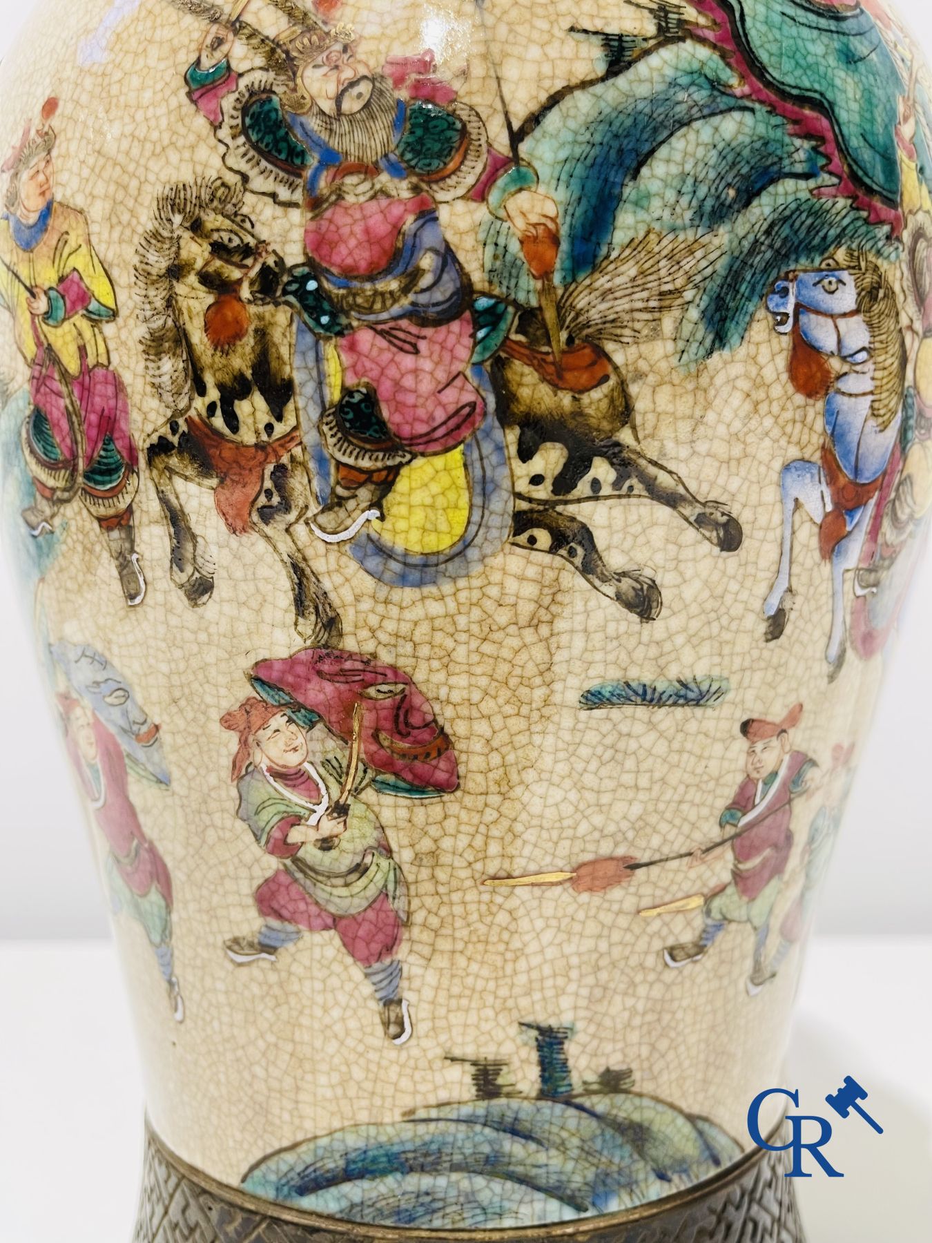 Asian art: A Chinese Nanking famille rose crackle vase with warrior decor. 19th century. - Image 10 of 13