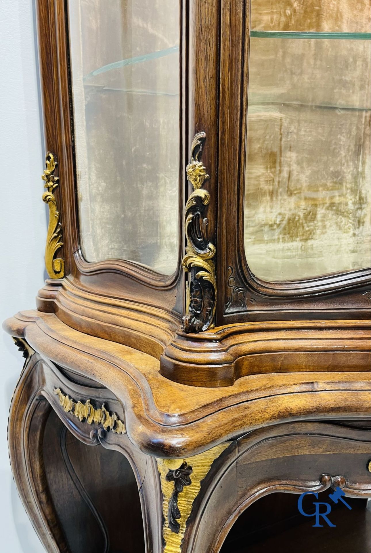 Showcase in walnut. LXV style. around 1900. - Bild 11 aus 16