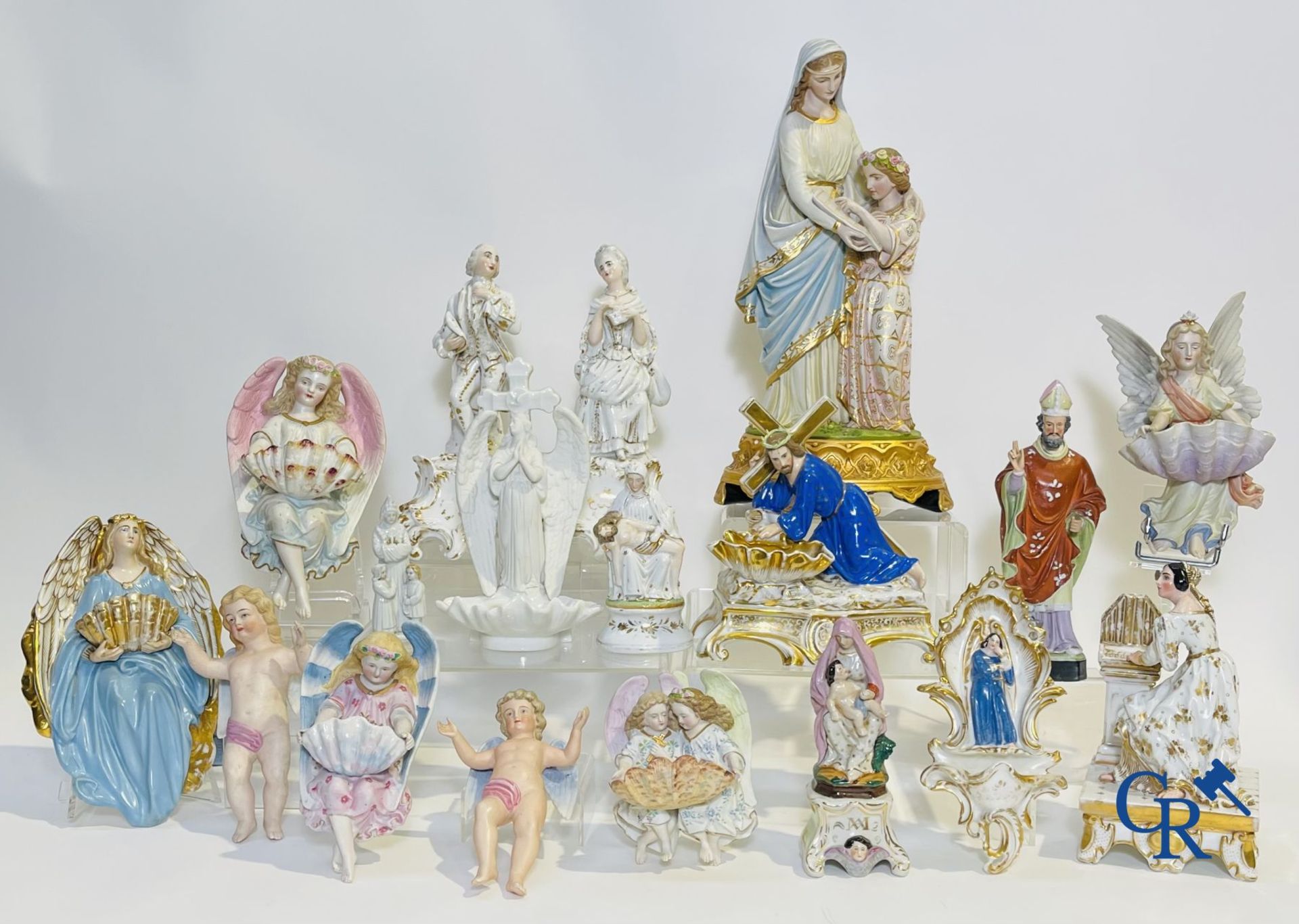 A various lot holy water barrels, shrines and others in porcelain and biscuit. - Bild 4 aus 19