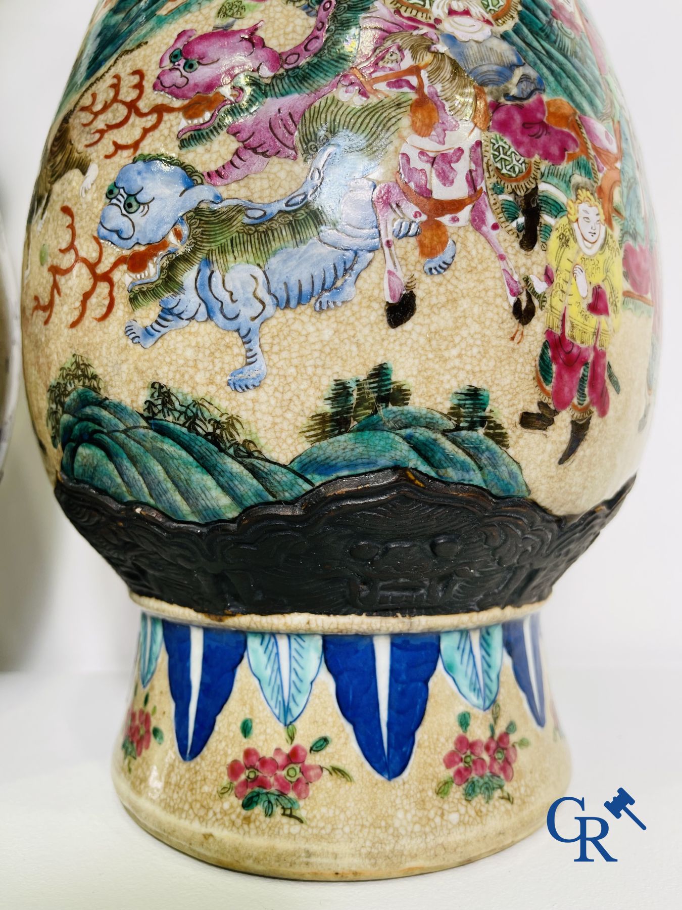 Asian Art: A pair of Chinese Nanking vases with famille rose decor. - Image 18 of 23