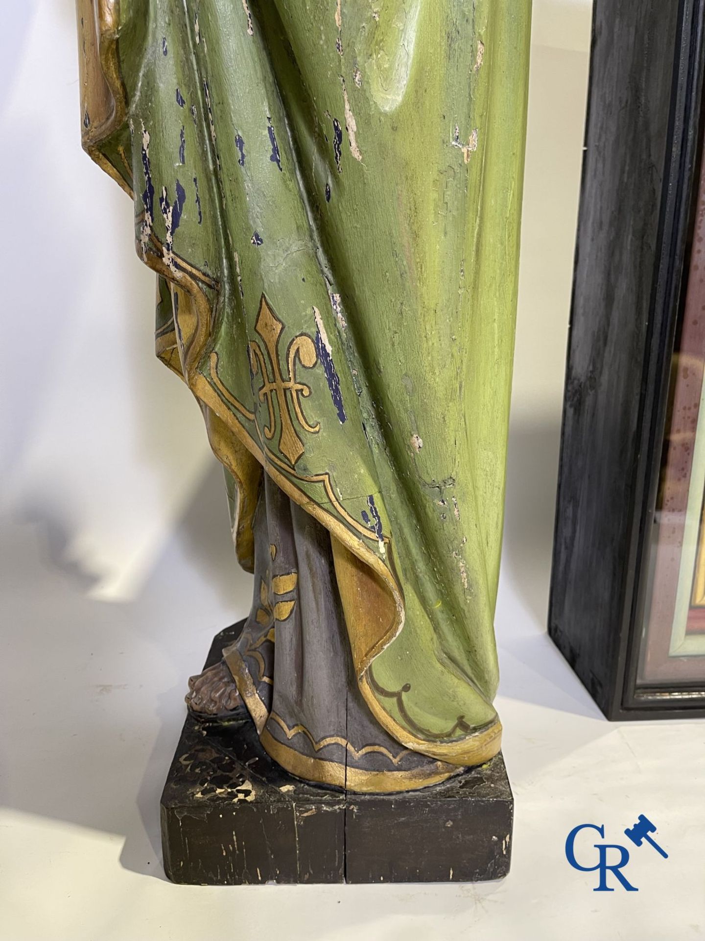 A 19th century wooden statue of Christ and a wooden display case with plaster representation of Mary - Bild 12 aus 25