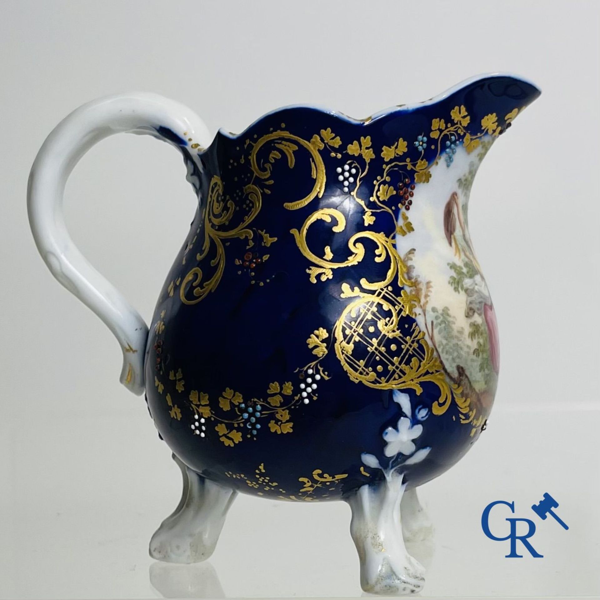 Vincennes 18th century. A three-legged milk jug in soft porcelain with lapis blue background. - Image 2 of 15