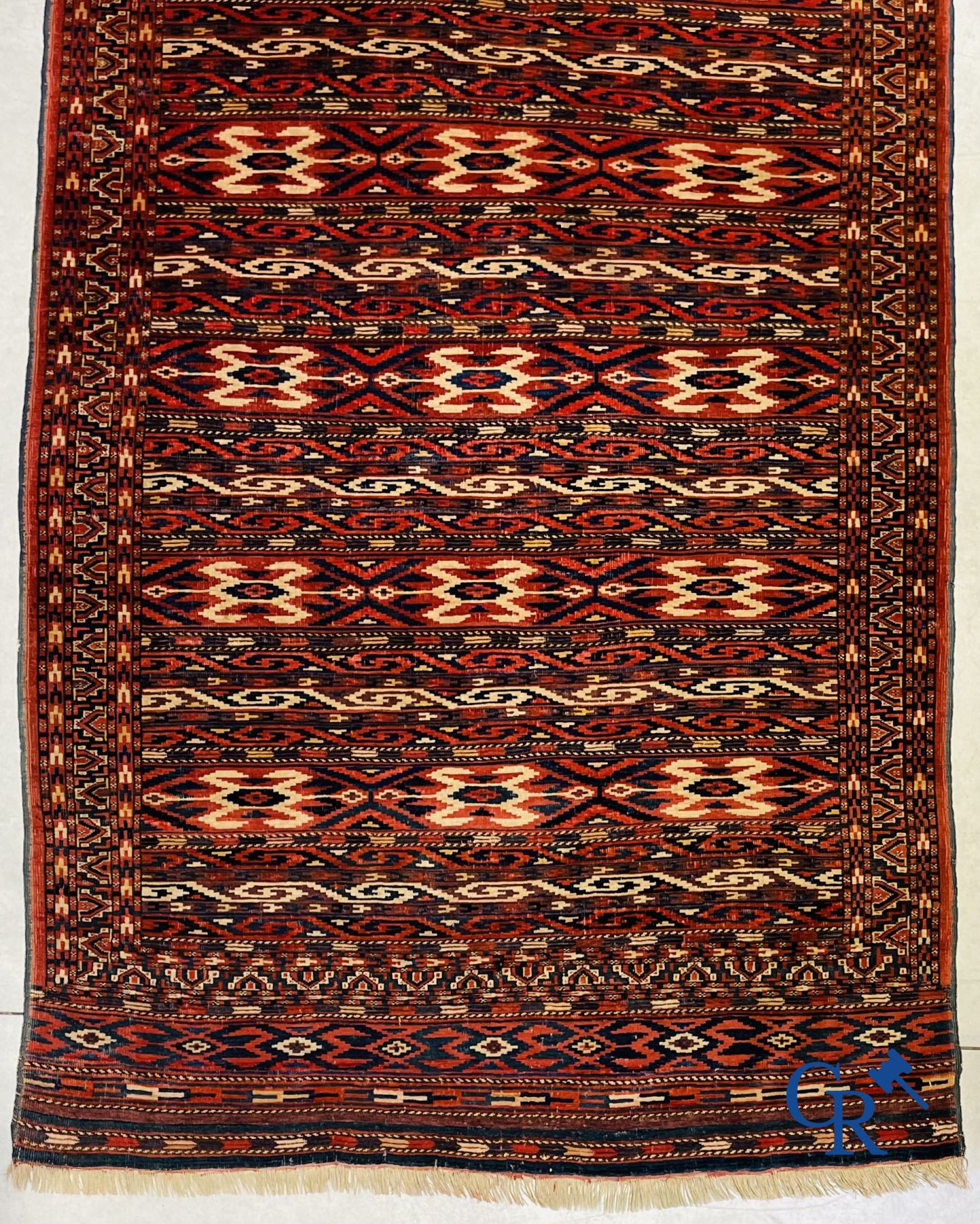 Oriental carpets: Antique oriental carpet. - Image 4 of 8