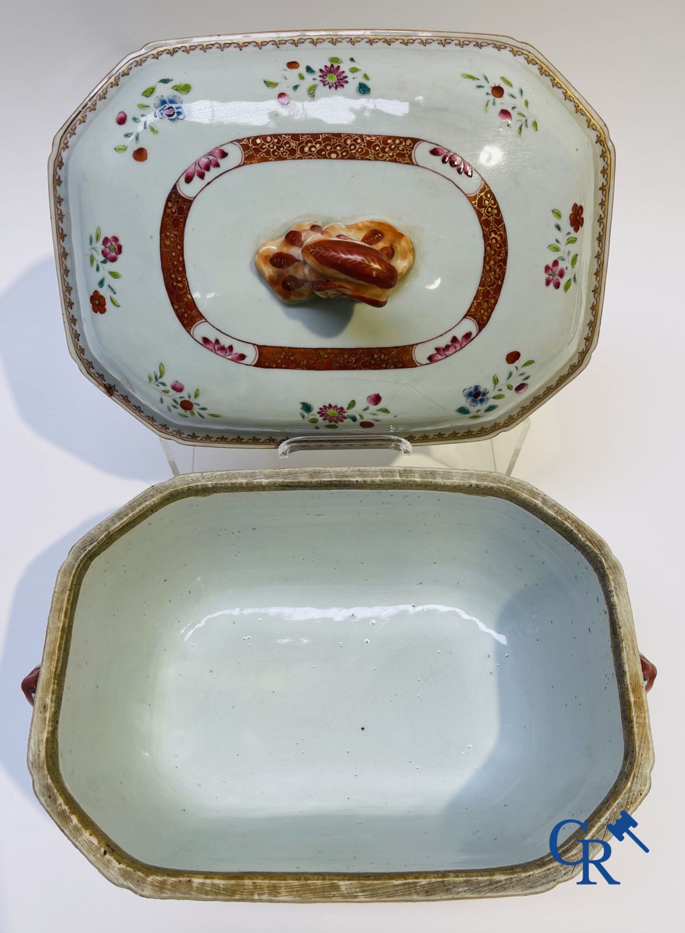 Chinese Porcelain: 2 tureens and a saucer in Chinese porcelain. - Bild 18 aus 20