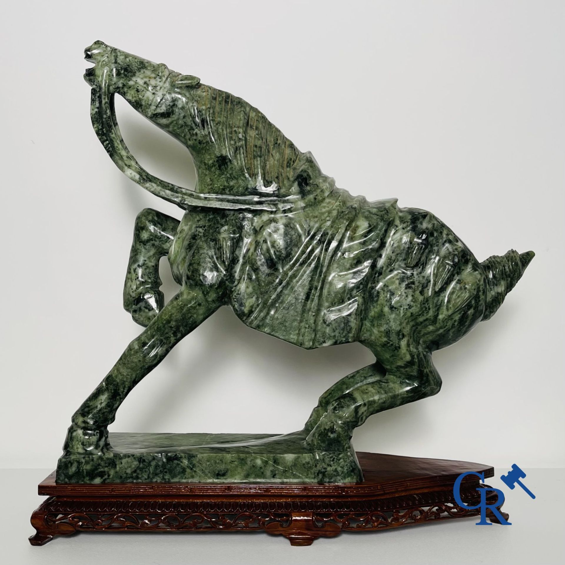 An imposing horse in Chinese jade. - Bild 2 aus 2