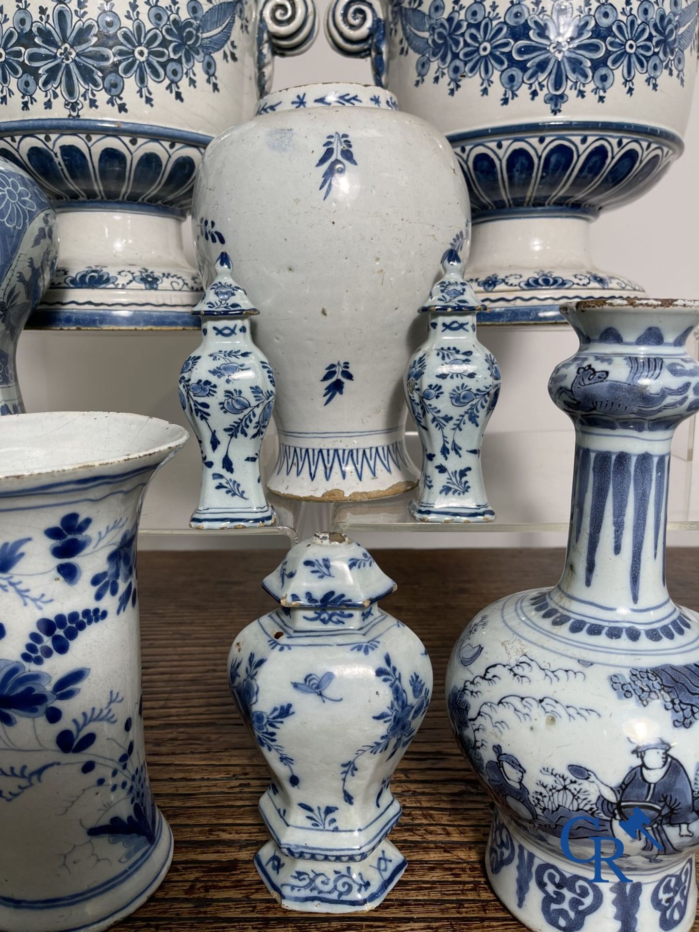 Delft: 11 pieces of blue and white faience with different décors. 17th - 18th century. - Image 10 of 29