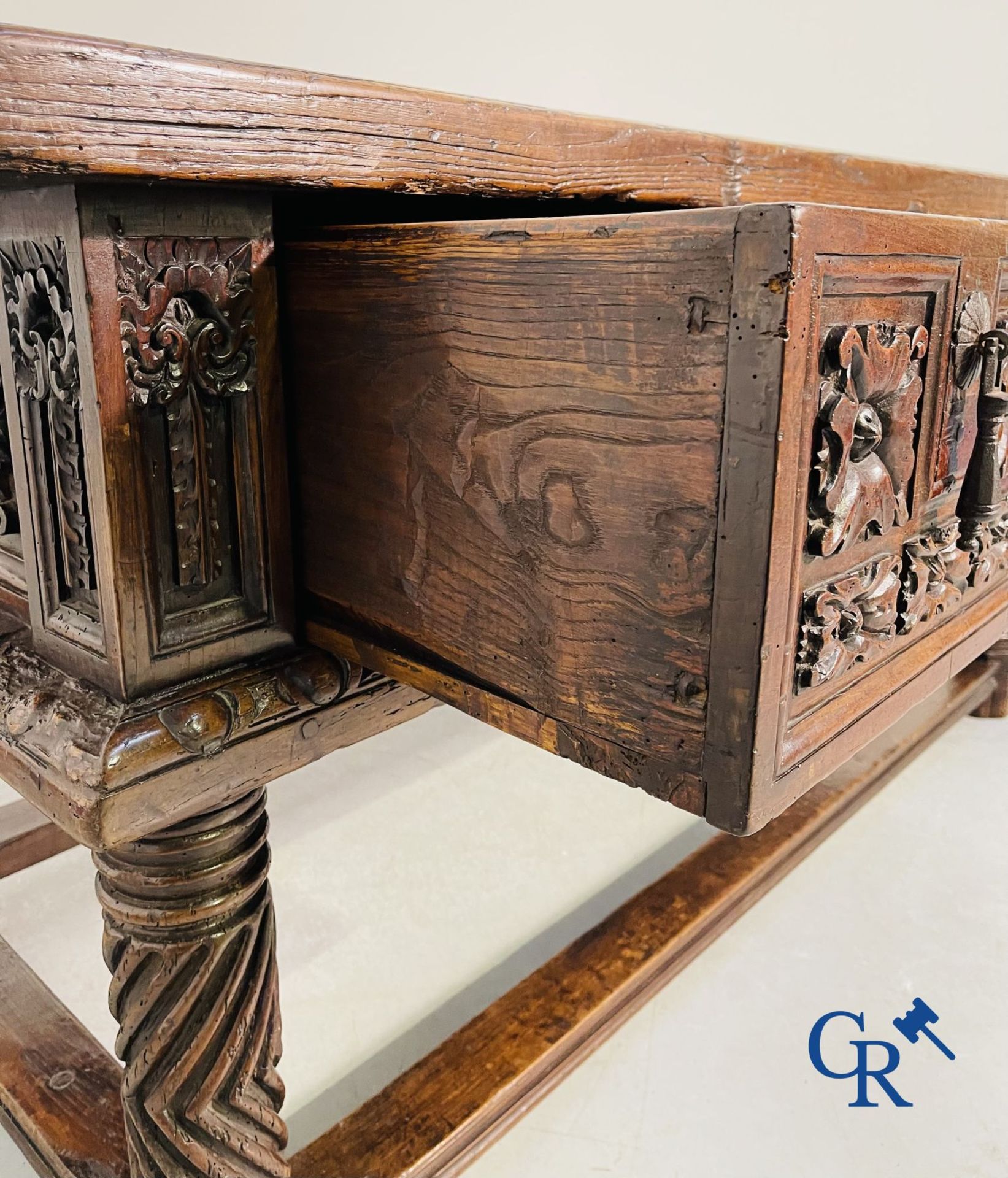 Furniture: 17th century carved walnut table with 3 drawers. - Bild 8 aus 22