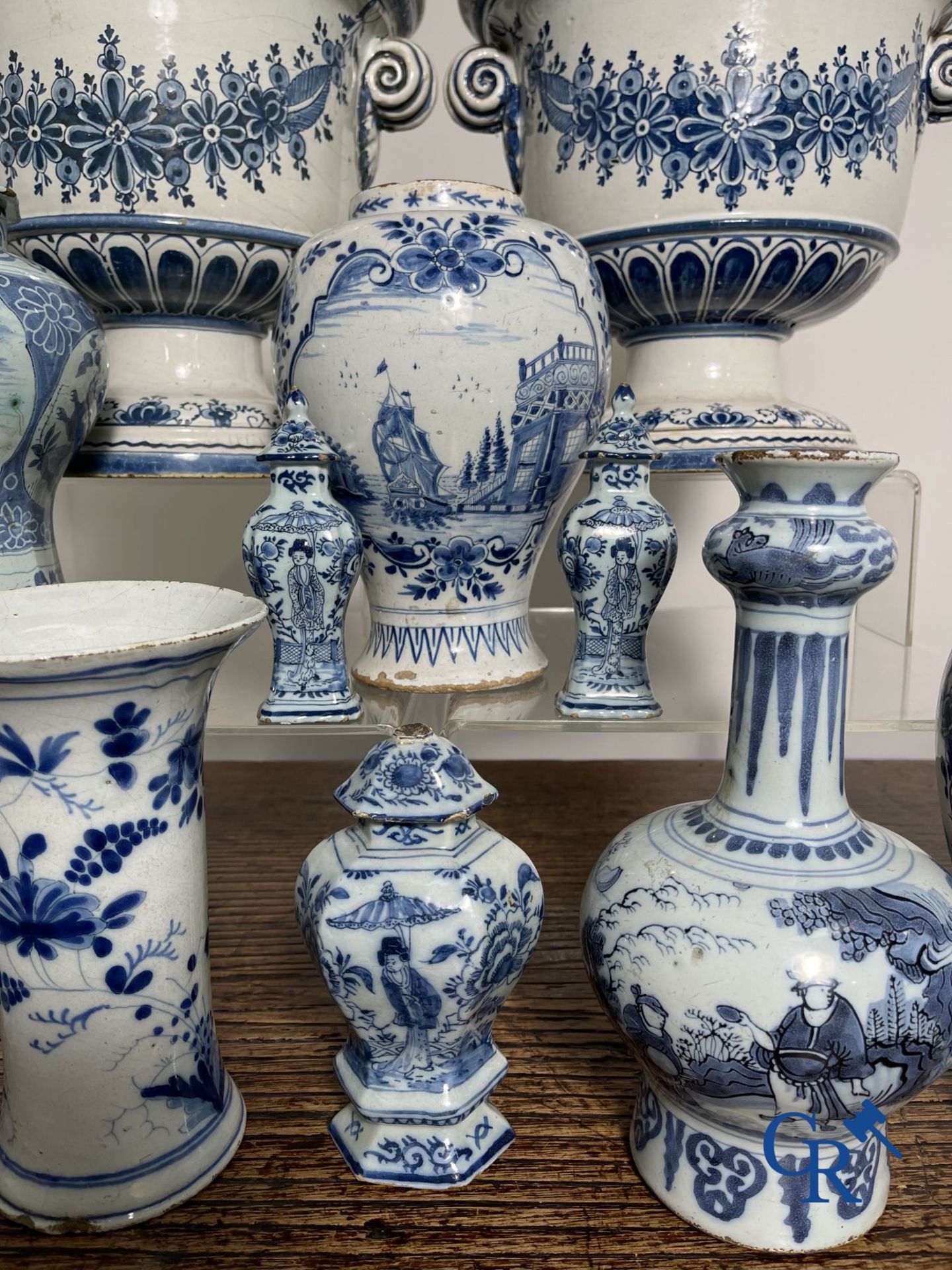 Delft: 11 pieces of blue and white faience with different décors. 17th - 18th century. - Bild 3 aus 29