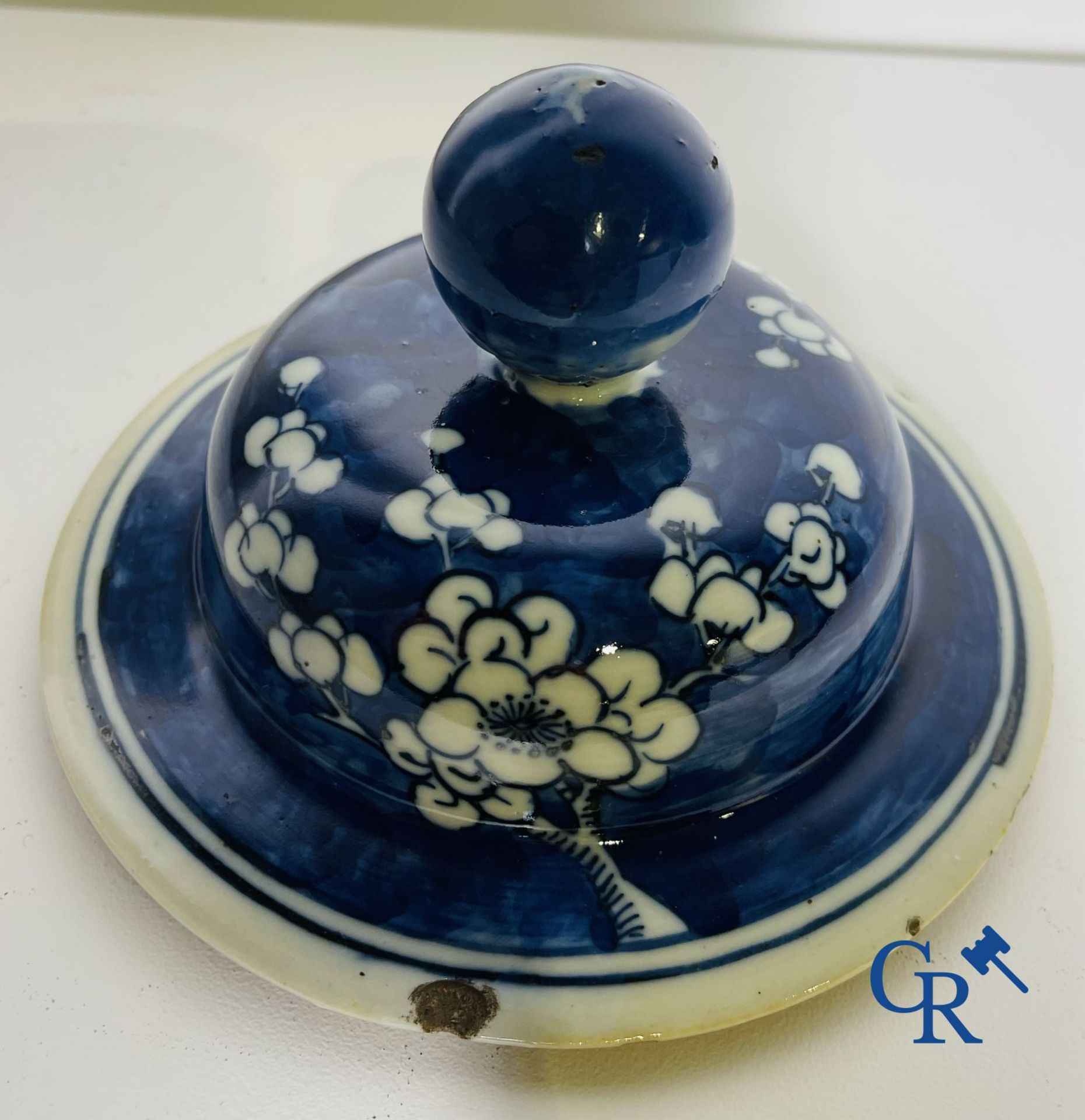 Chinese porcelain: a blue and white lid vase and a few ginger jars. - Bild 6 aus 16